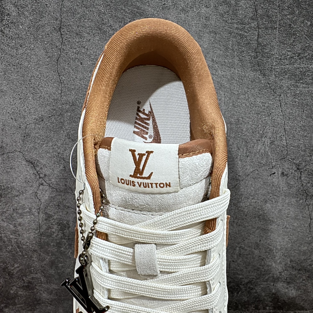 图片[8]-【定制版】Nike SB Dunk Low Louis Vuitton 白灰棕LV印花n纯原大厂出品 极力推荐👏n原装头层材料 独家版型蒸餾加工n帶來的是更好的视觉和脚感体验n大厂纯原品质出货 清洁度 电绣工艺皮料切割干净无任何毛边 细节完美 官方货号：FC1688 166 尺码：36 36.5 37.5 38 38.5 39 40 40.5 41 42 42.5 43 44 44.5 45  编码：HXS320340-莆田鞋批发中心