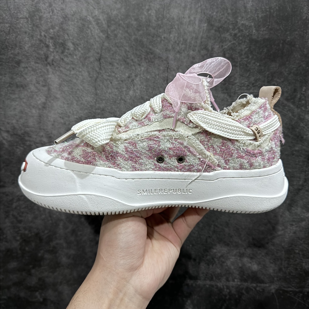 图片[2]-【纯原版本】SMILEREPUBLIC 檀健次主理品牌 最高版本 纯原一致 细节 品质 欢迎对比 众多明星上脚同款厚底开口笑帆布鞋 市售最高品质 市售唯一原厂渠道材料打造 正确布标飞机票 内里皮料带钢印 正确白色大底 区别市场米白色 区别市场各类版本 随意对比PK细节 尺码：35-40-选品中心