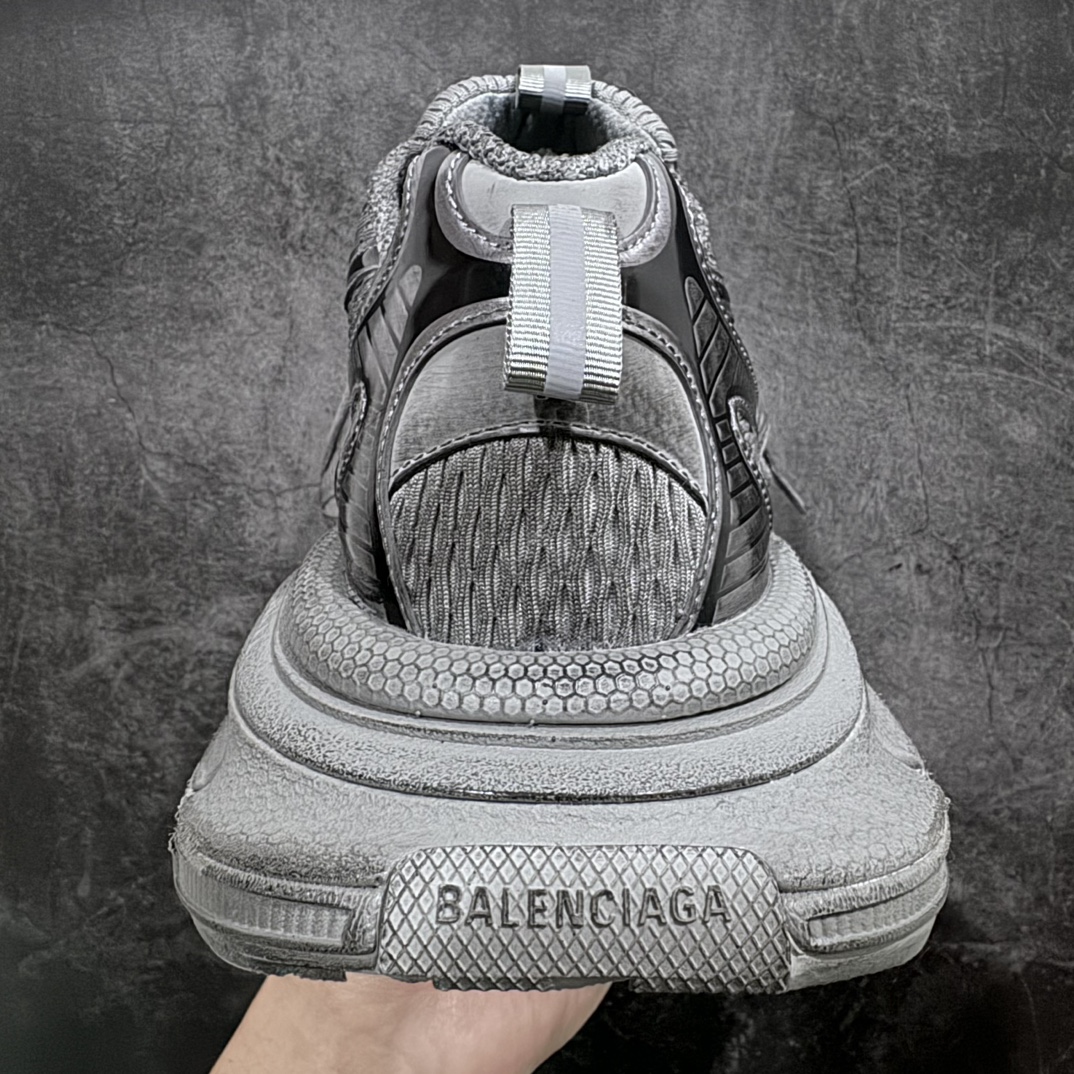 图片[4]-【X版纯原】BALENCIAGA 3XL Sneakers 巴黎世家十代网布系带低帮走秀复古老爹鞋 全新版本 全新顶端品质 全套原纸板楦头开发 最原汁原味的灵魂版型 全鞋荧光划线卡点 胶水把控整洁度追求极致完美 每一双都是工艺品 多重QC质检 超越公司货的品控标准 实实在在的免检产品 原盒原配 正确字体电绣 粗细、位置、大小正确 侧边TPU 透气孔匹配意产原版 正确分离大底 TPU软底 原版一致大底LOGO 立体感十足 原厂皮料水洗做旧 采购原厂网纱 不含皮革 网布材料和聚氨酯 磨损效果 鞋头边缘和后帮 Balenciaga 徽标 鞋面和后跟凸印尺码 鞋舌 3XL 橡胶品牌标识和反光细节 鞋帮拉袢和鞋舌拉祥 配反光细节 备用鞋带在鞋履前侧 可在穿着前取下 便于不同造型搭配 正常尺码 尺码：35 36 37 38 39 40 41 42 43 44 45 46-选品中心