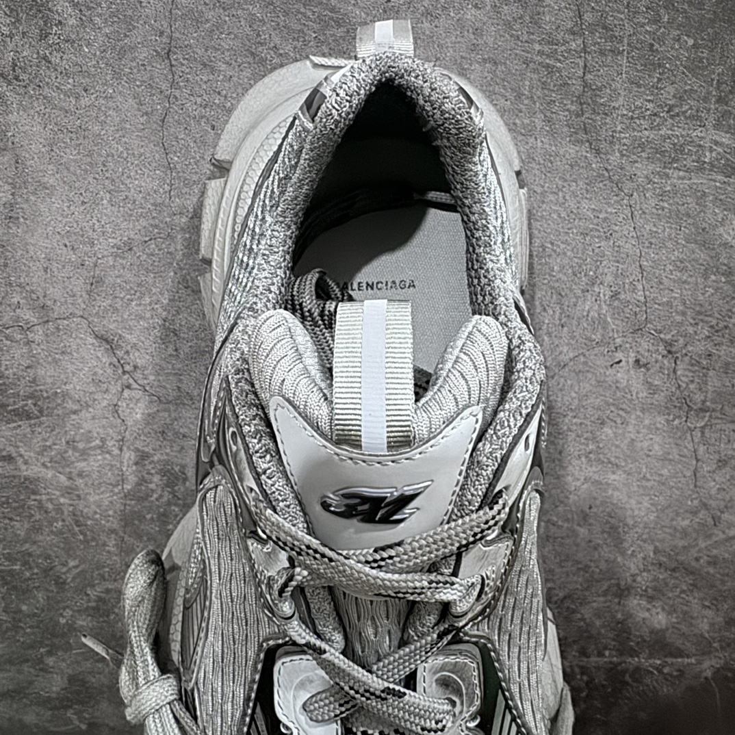 图片[8]-【X版纯原】BALENCIAGA 3XL Sneakers 巴黎世家十代网布系带低帮走秀复古老爹鞋 全新版本 全新顶端品质 全套原纸板楦头开发 最原汁原味的灵魂版型 全鞋荧光划线卡点 胶水把控整洁度追求极致完美 每一双都是工艺品 多重QC质检 超越公司货的品控标准 实实在在的免检产品 原盒原配 正确字体电绣 粗细、位置、大小正确 侧边TPU 透气孔匹配意产原版 正确分离大底 TPU软底 原版一致大底LOGO 立体感十足 原厂皮料水洗做旧 采购原厂网纱 不含皮革 网布材料和聚氨酯 磨损效果 鞋头边缘和后帮 Balenciaga 徽标 鞋面和后跟凸印尺码 鞋舌 3XL 橡胶品牌标识和反光细节 鞋帮拉袢和鞋舌拉祥 配反光细节 备用鞋带在鞋履前侧 可在穿着前取下 便于不同造型搭配 正常尺码 尺码：35 36 37 38 39 40 41 42 43 44 45 46-选品中心