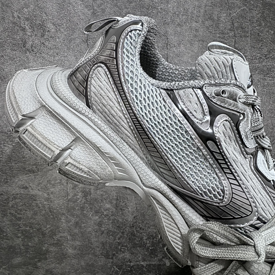 图片[6]-【X版纯原】BALENCIAGA 3XL Sneakers 巴黎世家十代网布系带低帮走秀复古老爹鞋 全新版本 全新顶端品质 全套原纸板楦头开发 最原汁原味的灵魂版型 全鞋荧光划线卡点 胶水把控整洁度追求极致完美 每一双都是工艺品 多重QC质检 超越公司货的品控标准 实实在在的免检产品 原盒原配 正确字体电绣 粗细、位置、大小正确 侧边TPU 透气孔匹配意产原版 正确分离大底 TPU软底 原版一致大底LOGO 立体感十足 原厂皮料水洗做旧 采购原厂网纱 不含皮革 网布材料和聚氨酯 磨损效果 鞋头边缘和后帮 Balenciaga 徽标 鞋面和后跟凸印尺码 鞋舌 3XL 橡胶品牌标识和反光细节 鞋帮拉袢和鞋舌拉祥 配反光细节 备用鞋带在鞋履前侧 可在穿着前取下 便于不同造型搭配 正常尺码 尺码：35 36 37 38 39 40 41 42 43 44 45 46-选品中心