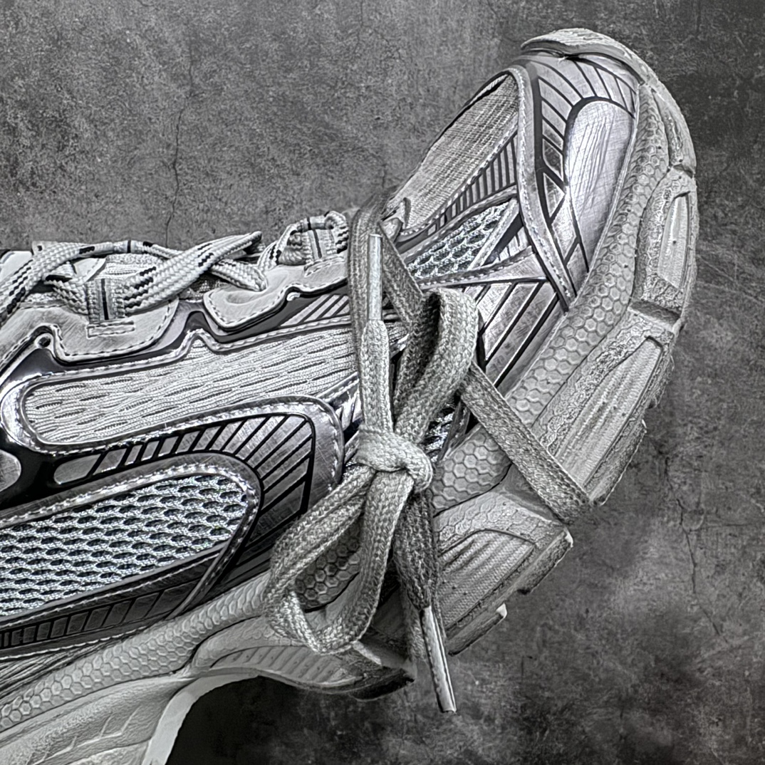 图片[7]-【X版纯原】BALENCIAGA 3XL Sneakers 巴黎世家十代网布系带低帮走秀复古老爹鞋 全新版本 全新顶端品质 全套原纸板楦头开发 最原汁原味的灵魂版型 全鞋荧光划线卡点 胶水把控整洁度追求极致完美 每一双都是工艺品 多重QC质检 超越公司货的品控标准 实实在在的免检产品 原盒原配 正确字体电绣 粗细、位置、大小正确 侧边TPU 透气孔匹配意产原版 正确分离大底 TPU软底 原版一致大底LOGO 立体感十足 原厂皮料水洗做旧 采购原厂网纱 不含皮革 网布材料和聚氨酯 磨损效果 鞋头边缘和后帮 Balenciaga 徽标 鞋面和后跟凸印尺码 鞋舌 3XL 橡胶品牌标识和反光细节 鞋帮拉袢和鞋舌拉祥 配反光细节 备用鞋带在鞋履前侧 可在穿着前取下 便于不同造型搭配 正常尺码 尺码：35 36 37 38 39 40 41 42 43 44 45 46-选品中心