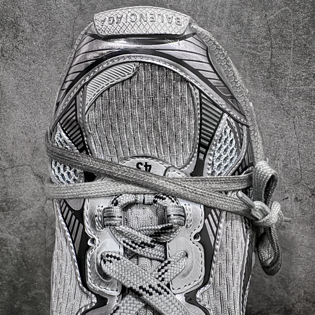 图片[5]-【X版纯原】BALENCIAGA 3XL Sneakers 巴黎世家十代网布系带低帮走秀复古老爹鞋 全新版本 全新顶端品质 全套原纸板楦头开发 最原汁原味的灵魂版型 全鞋荧光划线卡点 胶水把控整洁度追求极致完美 每一双都是工艺品 多重QC质检 超越公司货的品控标准 实实在在的免检产品 原盒原配 正确字体电绣 粗细、位置、大小正确 侧边TPU 透气孔匹配意产原版 正确分离大底 TPU软底 原版一致大底LOGO 立体感十足 原厂皮料水洗做旧 采购原厂网纱 不含皮革 网布材料和聚氨酯 磨损效果 鞋头边缘和后帮 Balenciaga 徽标 鞋面和后跟凸印尺码 鞋舌 3XL 橡胶品牌标识和反光细节 鞋帮拉袢和鞋舌拉祥 配反光细节 备用鞋带在鞋履前侧 可在穿着前取下 便于不同造型搭配 正常尺码 尺码：35 36 37 38 39 40 41 42 43 44 45 46-选品中心