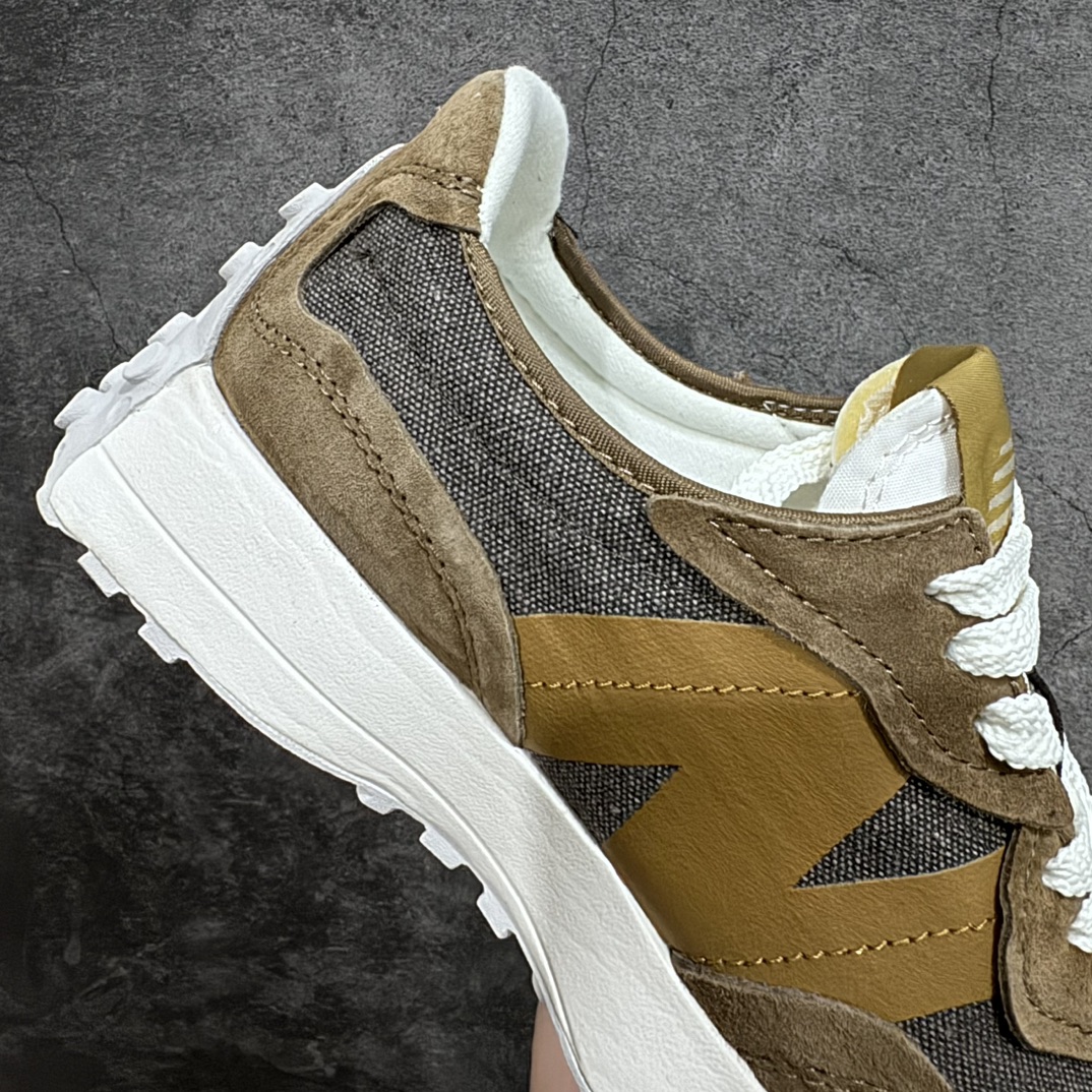 图片[7]-【公司级】New Balance MS327公司级系列 复古休闲运动慢跑鞋 完美清洁度 全新 New Balance NB327 系列，以更纯粹的复古风格设计打造的全新造型。侧身还以解构设计，将 N 字标志以做旧压花样式呈现，样式别具新意。而麂皮、冲孔皮革的塑造，则呈现出高级怀旧气质，也让鞋款在奢华时装风格与运动氛围之间达到了平衡 货号： U327WPD 尺码：36-45-选品中心