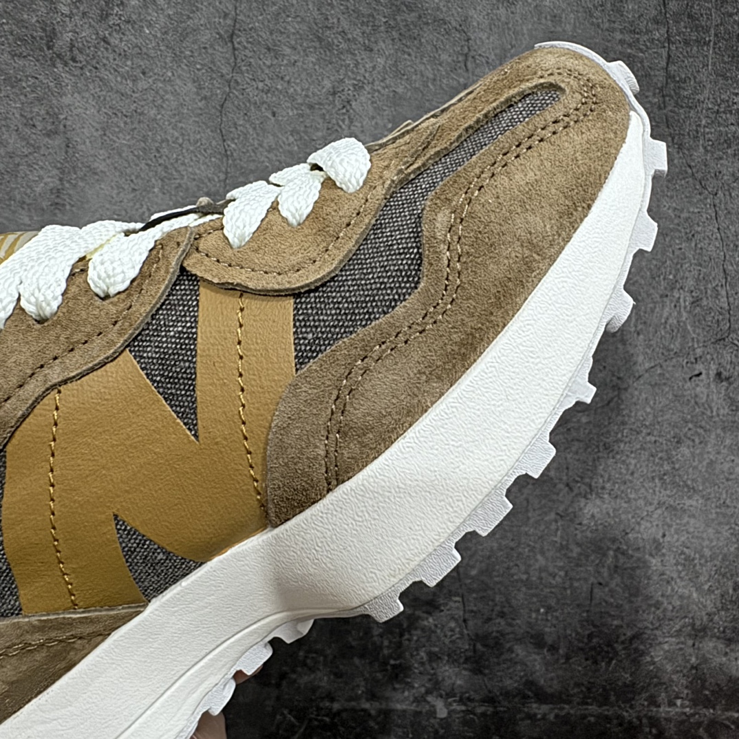 图片[6]-【公司级】New Balance MS327公司级系列 复古休闲运动慢跑鞋 完美清洁度 全新 New Balance NB327 系列，以更纯粹的复古风格设计打造的全新造型。侧身还以解构设计，将 N 字标志以做旧压花样式呈现，样式别具新意。而麂皮、冲孔皮革的塑造，则呈现出高级怀旧气质，也让鞋款在奢华时装风格与运动氛围之间达到了平衡 货号： U327WPD 尺码：36-45-选品中心