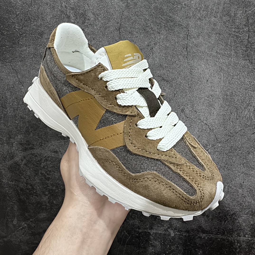 图片[3]-【公司级】New Balance MS327公司级系列 复古休闲运动慢跑鞋 完美清洁度 全新 New Balance NB327 系列，以更纯粹的复古风格设计打造的全新造型。侧身还以解构设计，将 N 字标志以做旧压花样式呈现，样式别具新意。而麂皮、冲孔皮革的塑造，则呈现出高级怀旧气质，也让鞋款在奢华时装风格与运动氛围之间达到了平衡 货号： U327WPD 尺码：36-45-选品中心
