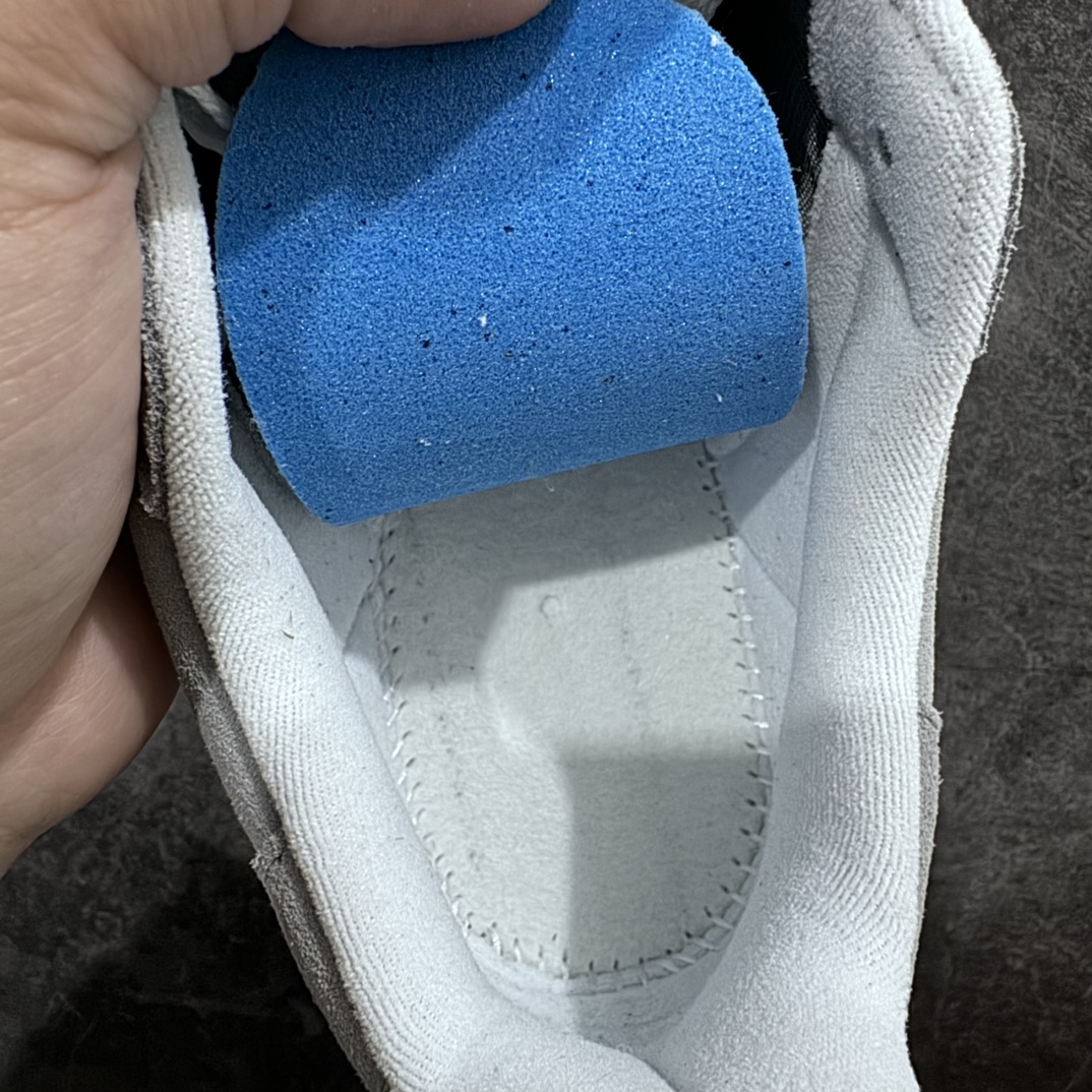 图片[7]-【纯原版】纯原版终于出货💪🏻 AD Campus 00s校园板鞋系列 正确头层猪八皮 正确完美版型 正确厚鞋舌 侧面白杠为头层皮 非市面超纤皮面 整体质感很强大 各位放心使用！绝对比市场任何版本都强💪🏻 白灰生胶出货 货号：HQ8707 尺码：35.5-46 半码-选品中心