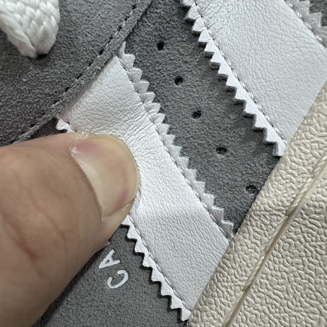 图片[8]-【纯原版】纯原版终于出货💪🏻 AD Campus 00s校园板鞋系列 正确头层猪八皮 正确完美版型 正确厚鞋舌 侧面白杠为头层皮 非市面超纤皮面 整体质感很强大 各位放心使用！绝对比市场任何版本都强💪🏻 白灰生胶出货 货号：HQ8707 尺码：35.5-46 半码-选品中心