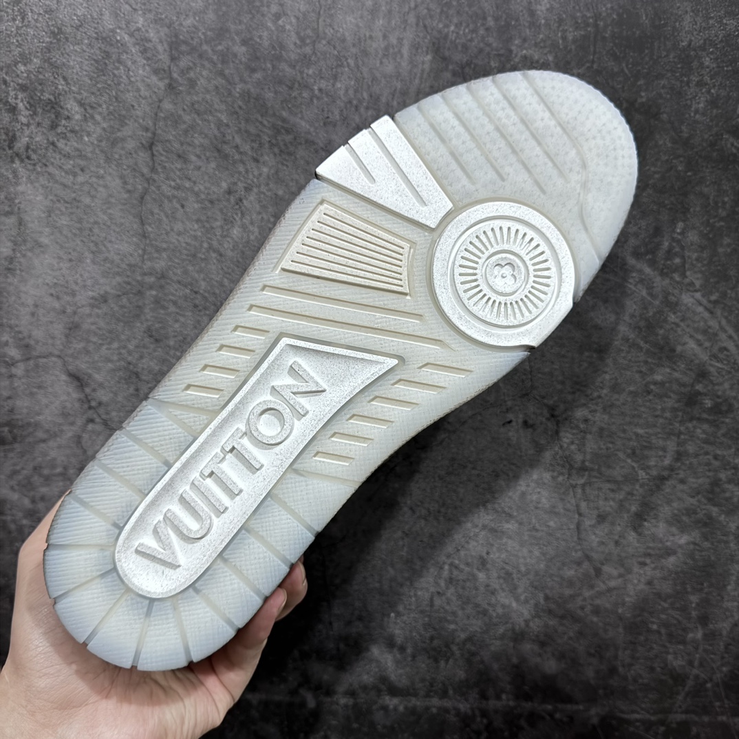 图片[9]-【广东纯原版】Louis Vuitton Trainer lv时装走秀运动鞋 做旧系列 市场所有版本中综合最强的货品 GD实力大厂出品 全网最全配色更新最快 最成熟的做工稳定的品控 完美鞋型超高的清洁度 零毛边线头瑕疵 全套原楦原纸版原鞋开模 全网最具灵魂的版型 正确原装黄色鞋盒 正确中底印花 鞋面印花3D高频深度立体 全鞋电脑针车 紧密相连 针距密度一致 环保乳胶注塑鞋垫 厚度脚感还原原版 皮面裁剪部位 统一油边封口工艺 原装橡胶大底含胶量大底组合零偏差 专柜全套包装 防尘袋 说明书 质保卡 男鞋 尺码： 38 39 40 41 42 43 44 45-选品中心