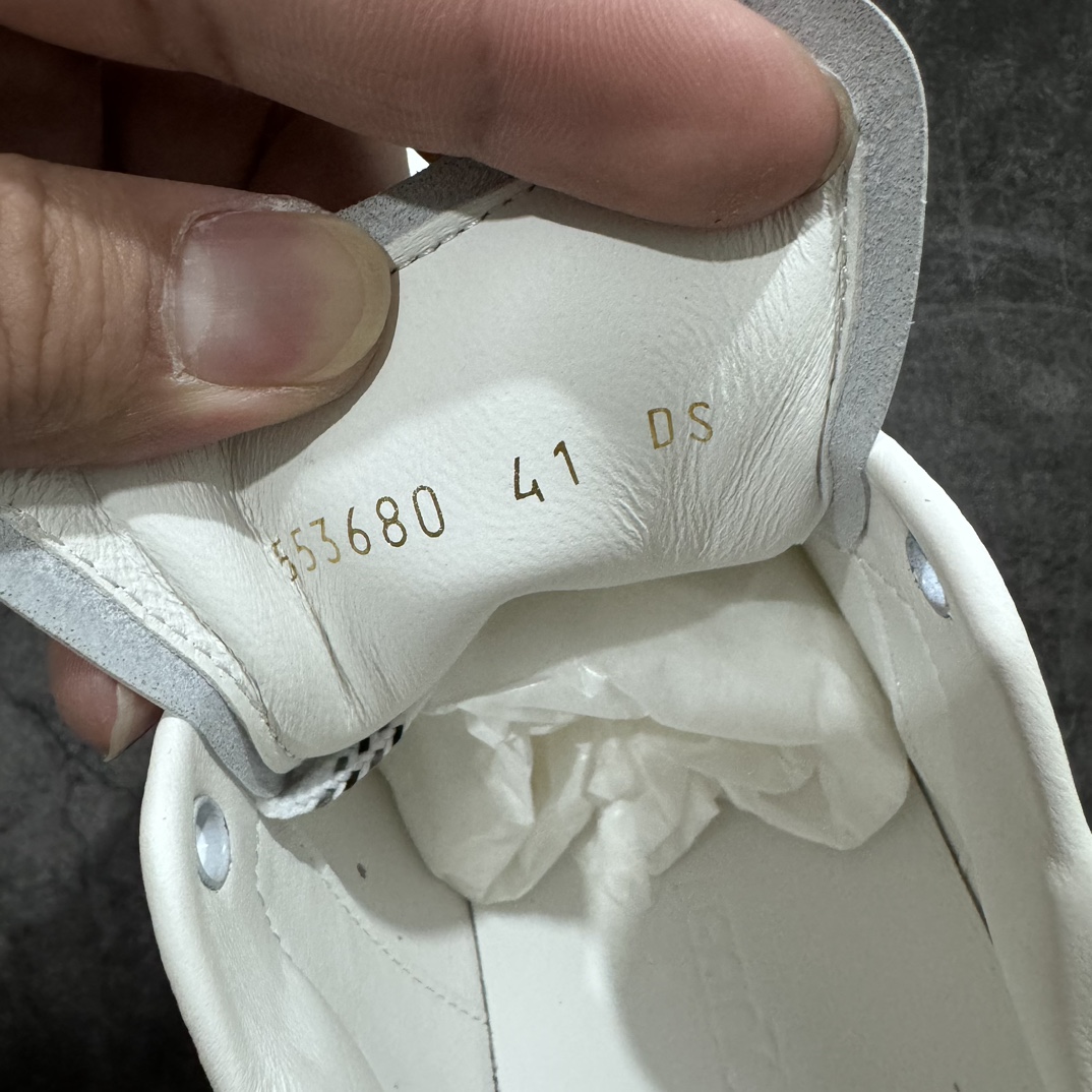 图片[7]-【纯原M版】Alexander McQueen/亚历山大麦昆经典松糕鞋厚底增高小白鞋 黑皮尾 增高效果7CM 最经典简约百搭的小白鞋没有之一 官方2023版最新细节 意大利进口原厂开边珠抗裂头层牛皮 表层面皮带凸起不规则小漆点 升级进口牛皮内里加PU鞋垫 区别市面旧版国产丝光绸鞋面加小羊皮内里 成本单价回弹度性耐磨性不在一个级别 E厂钢印烫金中底版细节 注意此代工厂出品没有带固特异钉子 最完美的增高百搭小白鞋 全套原版包装 配件齐全 官方一致 凹凸定制正品原盒包装 定制蓝色得物纸盒外包装加固 独家开发半码同步官方 尺码：35 36 36.5 37 37.5 38 38.5 39 40 40.5 41 42 42.5 43 44-选品中心