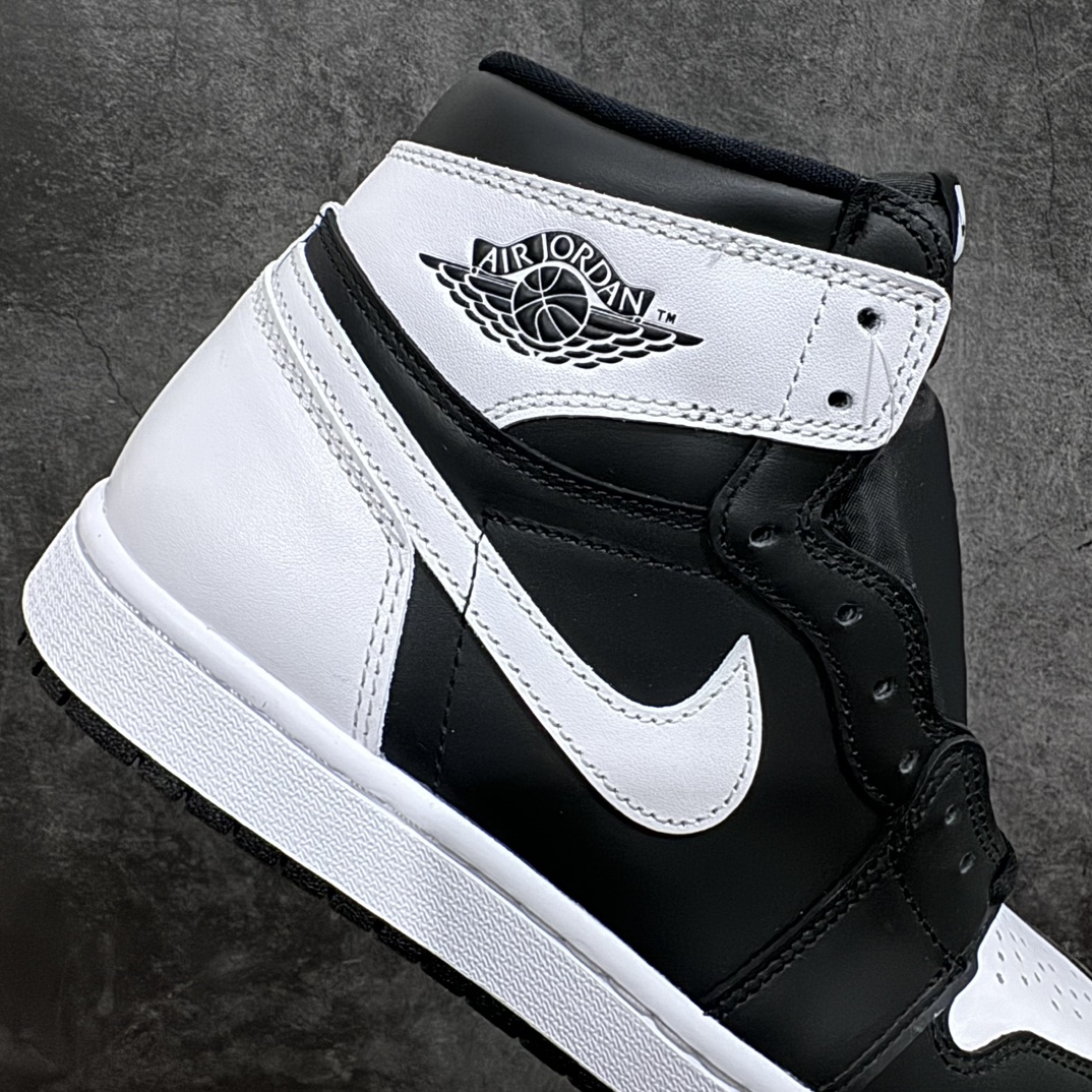 Original version of the Air Jordan 1 High OG ”Reverse Panda” AJ white black and white toe DZ5485-010