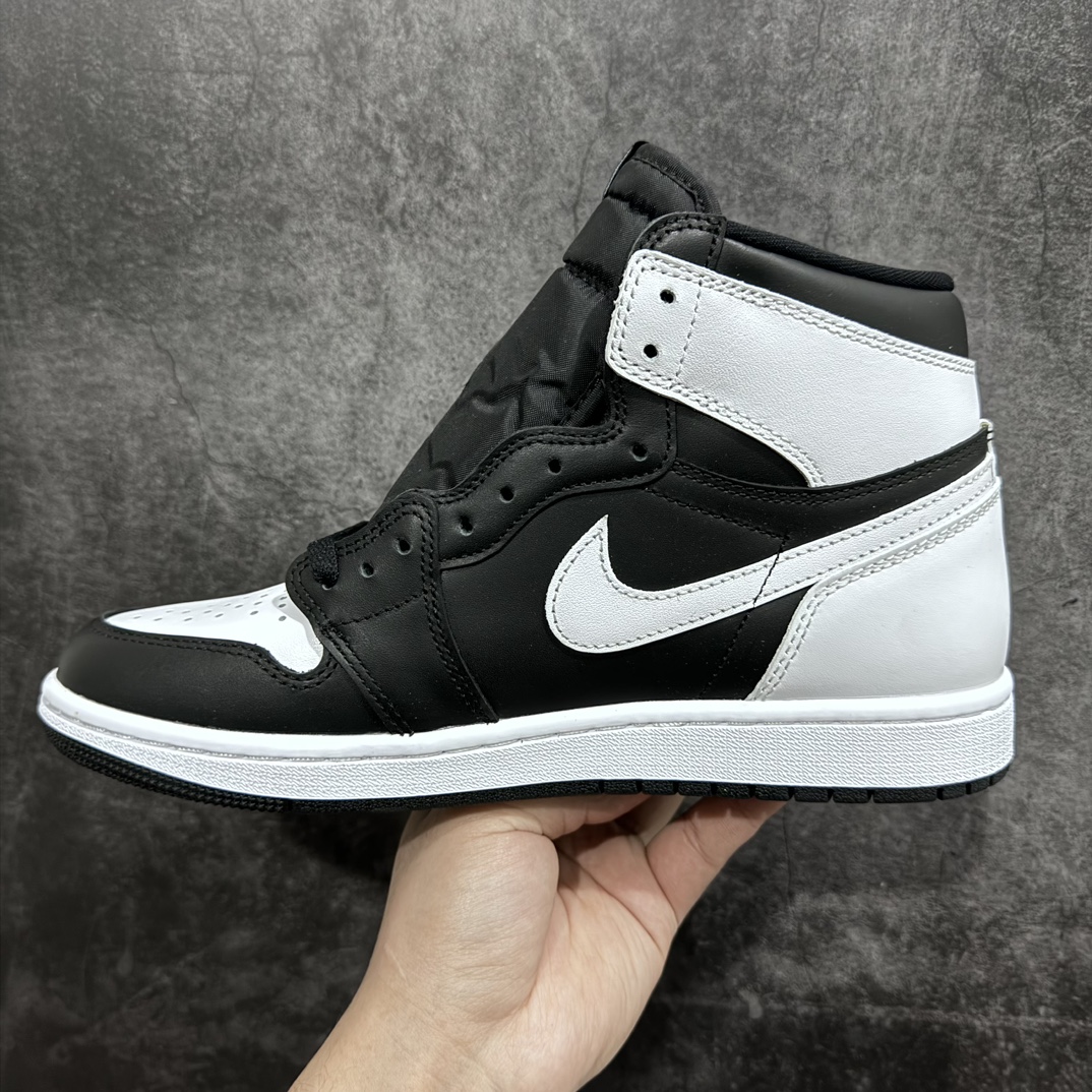 Original version of the Air Jordan 1 High OG ”Reverse Panda” AJ white black and white toe DZ5485-010