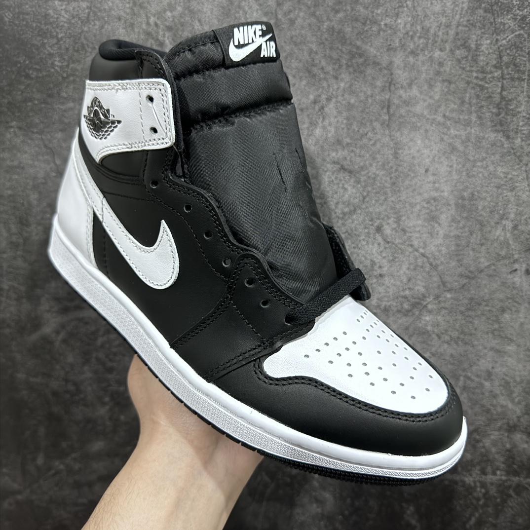 Original version of the Air Jordan 1 High OG ”Reverse Panda” AJ white black and white toe DZ5485-010