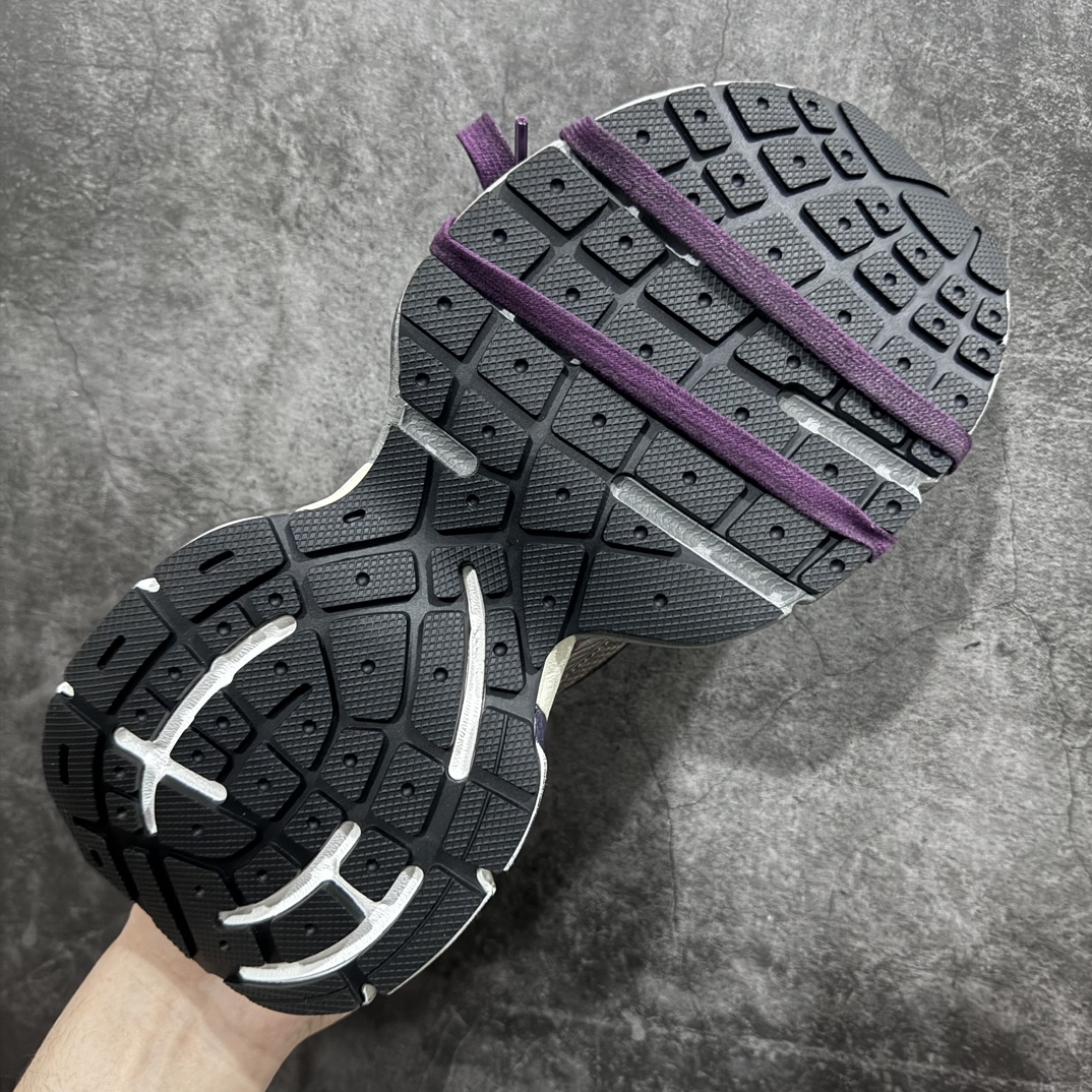 图片[9]-【X版纯原】BALENCIAGA 3XL Sneakers 巴黎世家十代网布系带低帮走秀复古老爹鞋 全新版本 全新顶端品质 全套原纸板楦头开发 最原汁原味的灵魂版型 全鞋荧光划线卡点 胶水把控整洁度追求极致完美 每一双都是工艺品 多重QC质检 超越公司货的品控标准 实实在在的免检产品 原盒原配 正确字体电绣 粗细、位置、大小正确 侧边TPU 透气孔匹配意产原版 正确分离大底 TPU软底 原版一致大底LOGO 立体感十足 原厂皮料水洗做旧 采购原厂网纱 不含皮革 网布材料和聚氨酯 磨损效果 鞋头边缘和后帮 Balenciaga 徽标 鞋面和后跟凸印尺码 鞋舌 3XL 橡胶品牌标识和反光细节 鞋帮拉袢和鞋舌拉祥 配反光细节 备用鞋带在鞋履前侧 可在穿着前取下 便于不同造型搭配 正常尺码 尺码：35 36 37 38 39 40 41 42 43 44 45 46-选品中心