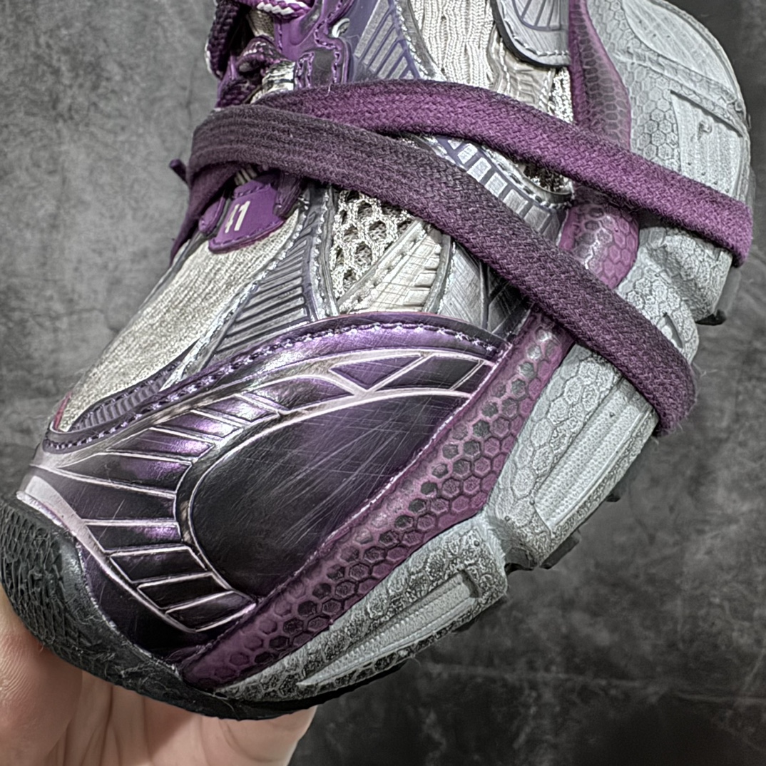 图片[5]-【X版纯原】BALENCIAGA 3XL Sneakers 巴黎世家十代网布系带低帮走秀复古老爹鞋 全新版本 全新顶端品质 全套原纸板楦头开发 最原汁原味的灵魂版型 全鞋荧光划线卡点 胶水把控整洁度追求极致完美 每一双都是工艺品 多重QC质检 超越公司货的品控标准 实实在在的免检产品 原盒原配 正确字体电绣 粗细、位置、大小正确 侧边TPU 透气孔匹配意产原版 正确分离大底 TPU软底 原版一致大底LOGO 立体感十足 原厂皮料水洗做旧 采购原厂网纱 不含皮革 网布材料和聚氨酯 磨损效果 鞋头边缘和后帮 Balenciaga 徽标 鞋面和后跟凸印尺码 鞋舌 3XL 橡胶品牌标识和反光细节 鞋帮拉袢和鞋舌拉祥 配反光细节 备用鞋带在鞋履前侧 可在穿着前取下 便于不同造型搭配 正常尺码 尺码：35 36 37 38 39 40 41 42 43 44 45 46-选品中心