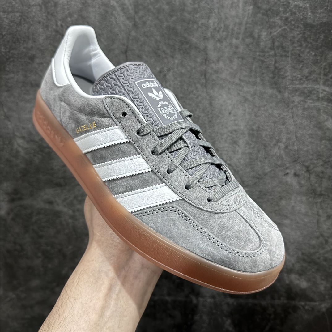 图片[3]-【纯原版】Adidas Originals Gazelle Indoor  防滑低帮T头德训鞋 GZ复古系列 白灰生胶ID0978n最强版出货💪🏻正确猪八材料 毛绒感质感都特别强 非普通版本n市场最高版本完美还原zp细节，注意区别市场任何版本，完全不是一路货色‼️n全鞋原材料打造，无任何色差，正确鞋型，后跟港宝材料定型，正确微透生胶大底，反口内里头层细腻小牛皮，纸板中底 鞋垫背胶，侧面正确烫金压印字母，所有细节完美还原‼️ 尺码：35 36 36.5 37 38 38.5 39 40 40.5 41 42 42.5 43 44 44.5 45n-莆田鞋批发中心