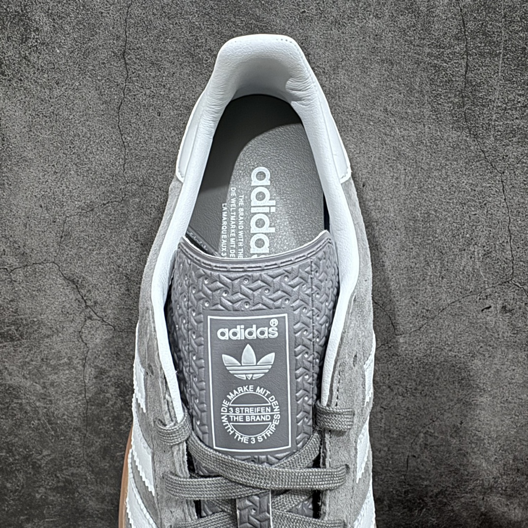 图片[8]-【纯原版】Adidas Originals Gazelle Indoor  防滑低帮T头德训鞋 GZ复古系列 白灰生胶ID0978n最强版出货💪🏻正确猪八材料 毛绒感质感都特别强 非普通版本n市场最高版本完美还原zp细节，注意区别市场任何版本，完全不是一路货色‼️n全鞋原材料打造，无任何色差，正确鞋型，后跟港宝材料定型，正确微透生胶大底，反口内里头层细腻小牛皮，纸板中底 鞋垫背胶，侧面正确烫金压印字母，所有细节完美还原‼️ 尺码：35 36 36.5 37 38 38.5 39 40 40.5 41 42 42.5 43 44 44.5 45n-莆田鞋批发中心