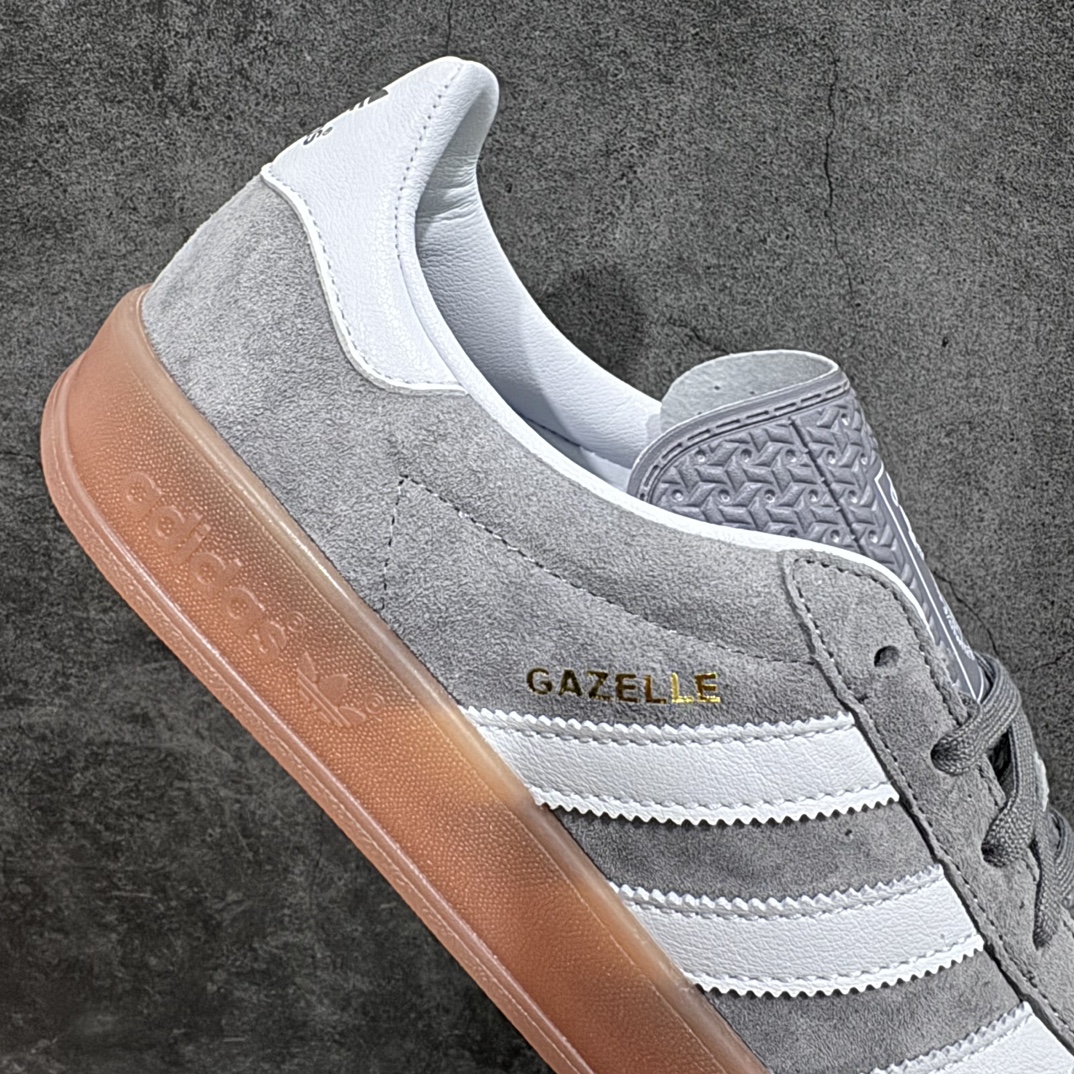 图片[7]-【纯原版】Adidas Originals Gazelle Indoor  防滑低帮T头德训鞋 GZ复古系列 白灰生胶ID0978n最强版出货💪🏻正确猪八材料 毛绒感质感都特别强 非普通版本n市场最高版本完美还原zp细节，注意区别市场任何版本，完全不是一路货色‼️n全鞋原材料打造，无任何色差，正确鞋型，后跟港宝材料定型，正确微透生胶大底，反口内里头层细腻小牛皮，纸板中底 鞋垫背胶，侧面正确烫金压印字母，所有细节完美还原‼️ 尺码：35 36 36.5 37 38 38.5 39 40 40.5 41 42 42.5 43 44 44.5 45n-莆田鞋批发中心