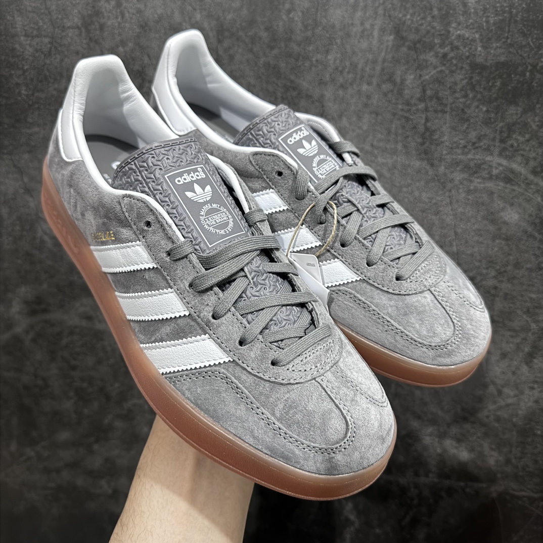 【纯原版】Adidas Originals Gazelle Indoor  防滑低帮T头德训鞋 GZ复古系列 白灰生胶ID0978n最强版出货💪🏻正确猪八材料 毛绒感质感都特别强 非普通版本n市场最高版本完美还原zp细节，注意区别市场任何版本，完全不是一路货色‼️n全鞋原材料打造，无任何色差，正确鞋型，后跟港宝材料定型，正确微透生胶大底，反口内里头层细腻小牛皮，纸板中底 鞋垫背胶，侧面正确烫金压印字母，所有细节完美还原‼️ 尺码：35 36 36.5 37 38 38.5 39 40 40.5 41 42 42.5 43 44 44.5 45n-莆田鞋批发中心