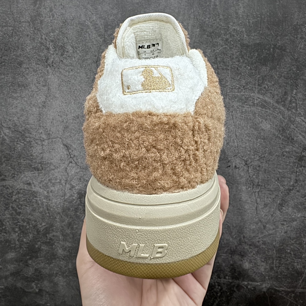 图片[4]-【纯原版】韩国洋基队NY大标潮流老爹鞋 MLB小白鞋市面上唯一顶级纯原版本 白棕羊羔毛 原材料打造 原楦原档案数据开发版型 完美鞋头弧度/后套收口效果🆚市面文案版本‼️ 原厂立体填充鞋舌海绵 中底注胶孔原数据开发模具大底 原厂转印标 保证不掉字 内增高6cm 原厂1：1模具开发 原厂进口纳米材质 原厂 全套手提袋 原盒雷射防伪标包装 天猫订单品质 官网尺码35 36 36.5 37.5 38 38.5 39 40 40.5 41 42 42.5 43 44 45-选品中心