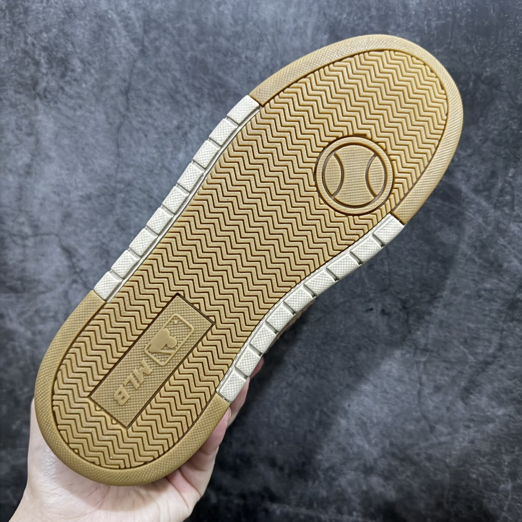 图片[9]-【纯原版】韩国洋基队NY大标潮流老爹鞋 MLB小白鞋市面上唯一顶级纯原版本 白棕羊羔毛 原材料打造 原楦原档案数据开发版型 完美鞋头弧度/后套收口效果🆚市面文案版本‼️ 原厂立体填充鞋舌海绵 中底注胶孔原数据开发模具大底 原厂转印标 保证不掉字 内增高6cm 原厂1：1模具开发 原厂进口纳米材质 原厂 全套手提袋 原盒雷射防伪标包装 天猫订单品质 官网尺码35 36 36.5 37.5 38 38.5 39 40 40.5 41 42 42.5 43 44 45-选品中心