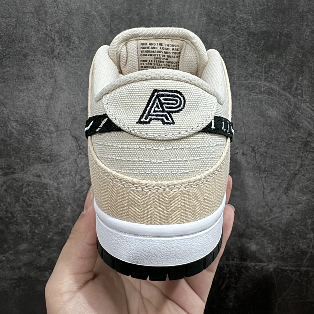 图片[4]-【纯原M版】Albino & Preto × NK Dunk SB Low \”Pearl White\” AP联名 撕撕乐 米黑白 FD2627-200独家原厂航空铝磨具打磨大底 鞋头坡度极致还原 原盒原配 圈内天花板工艺 原厂冲刀 超高清洁度 全鞋零毛边皮料切割 全套原楦原模倾力打造完美版型 采用原厂百宏鞋带以及原厂百宏织唛舌标 内标可供原厂几率过验 原厂中底布点胶  原厂中底布拉帮走线遵循公司SIZE：36 36.5 37.5 38 38.5 39 40 40.5 41 42 42.5 43 44 44.5 45 46 47.5-莆田鞋批发中心