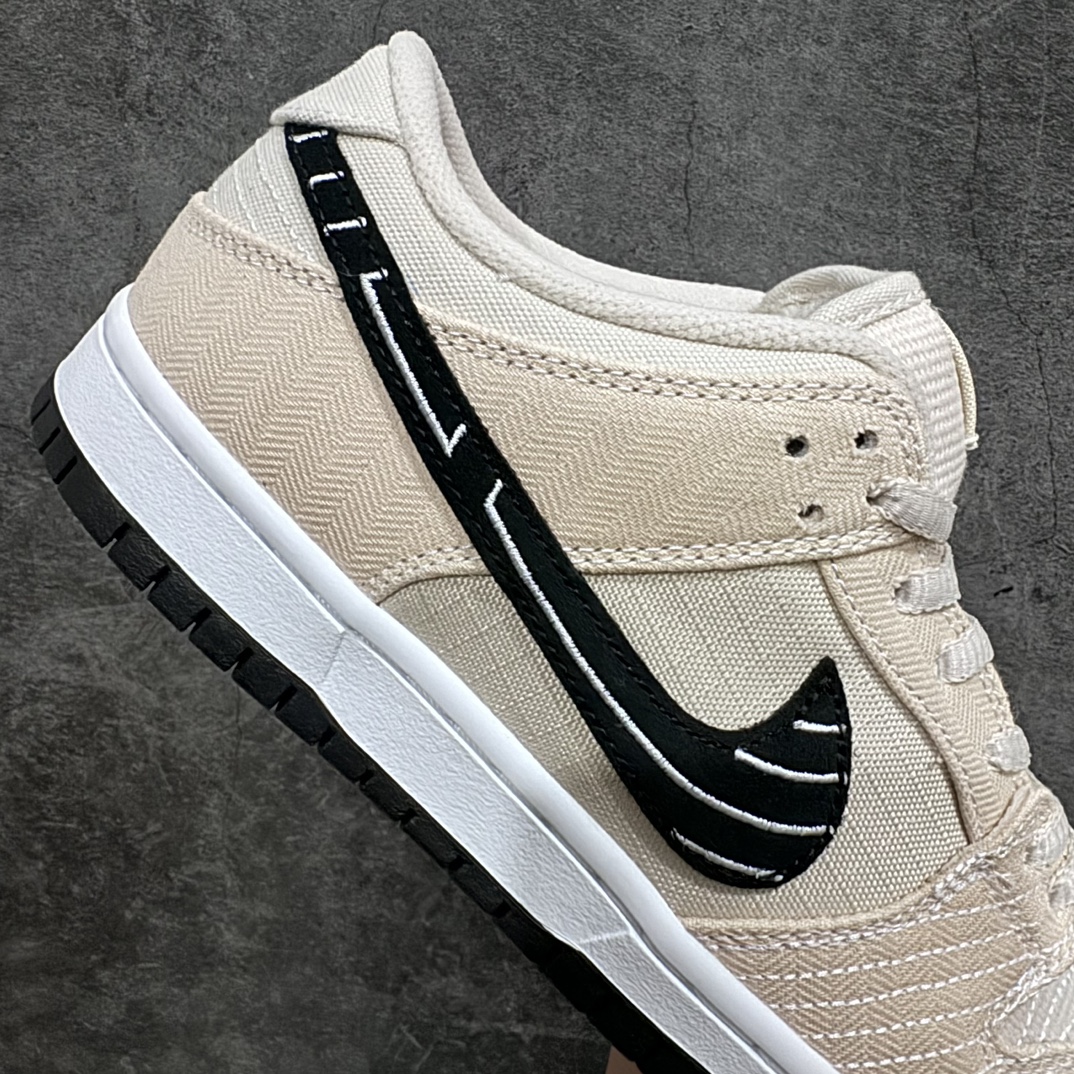 图片[7]-【纯原M版】Albino & Preto × NK Dunk SB Low \”Pearl White\” AP联名 撕撕乐 米黑白 FD2627-200独家原厂航空铝磨具打磨大底 鞋头坡度极致还原 原盒原配 圈内天花板工艺 原厂冲刀 超高清洁度 全鞋零毛边皮料切割 全套原楦原模倾力打造完美版型 采用原厂百宏鞋带以及原厂百宏织唛舌标 内标可供原厂几率过验 原厂中底布点胶  原厂中底布拉帮走线遵循公司SIZE：36 36.5 37.5 38 38.5 39 40 40.5 41 42 42.5 43 44 44.5 45 46 47.5-莆田鞋批发中心