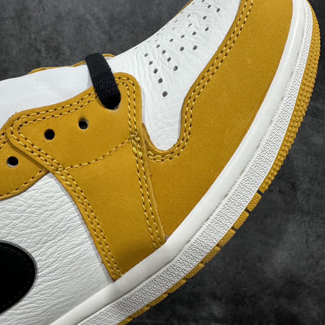 图片[4]-【莞产DG版本】Air Jordan 1 High OG \”Yellow Ochre\” 高帮 白黄脚趾 AJ1 乔丹1代 aj1 乔1 高邦 土黄 乔丹篮球鞋系列 DZ5485-701 鞋身采用了黄色、黑色和白色的组合，鞋面采用白色皮革呈现，搭配小麦色框架覆盖层，黑色的Wings Logo压印在鞋领附近黄色的牛皮革上，鞋舌标签也是采用的黄色底上黑色Nike Logo，侧身Swoosh LLogo及鞋领以黑色点缀，最后以白色中底搭配黄色外底结尾，完善整体设计。 尺码：36 36.5 37.5 38 38.5 39 40 40.5 41 42 42.5 43 44 44.5 45 46 47.5-选品中心