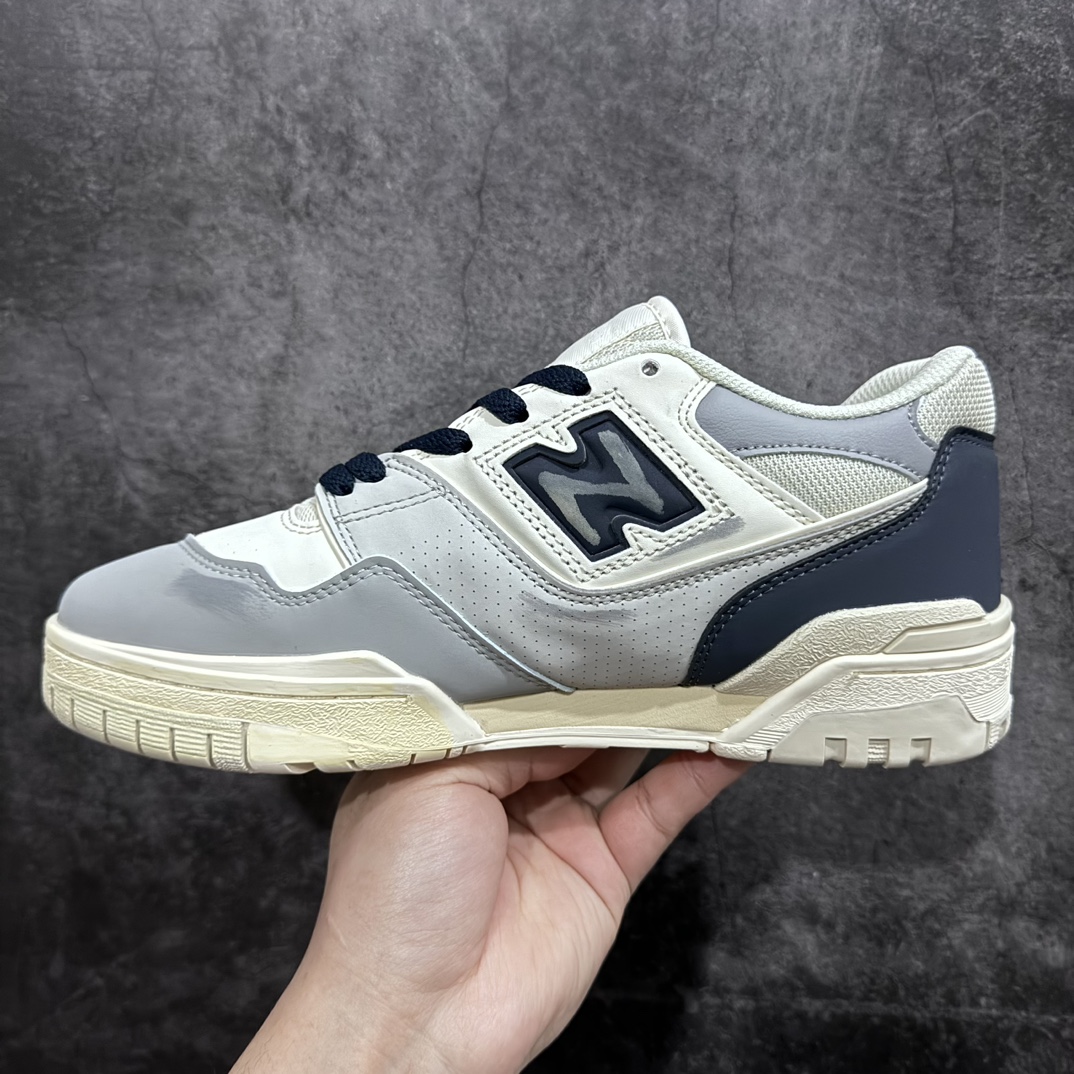 图片[2]-【公司级】NB新百伦New Balance BB550系列经典复古低帮休闲运动篮球板鞋nn550其实发迹于1989 年 是品牌历史中一款十分小众的篮球鞋履 低筒的鞋身搭配上皮革的设定让其鞋型在现今看来相当复古 同时搭配上Aimé Leon Dore刻画的四款配色 都让这款低调鞋款冲上炒价热搜 也因此让更多鞋迷知悉这款NB 鞋履 相比NB 550 来说 Louis Vuitton 所发表的LV Trainer 运动鞋就是知名度较高的一款球鞋了 由品牌男装创意总监Virgil Abloh 利用复古篮球鞋作为灵感刻画而成 搭配上LV 高质感皮革的陪衬成为当今精品时尚球鞋的代表作品 仔细一看New Balance 550 与Louis Vuitton LV Trainer 都以「篮球鞋」为蓝图 复古鞋貌的特色氛围也极其相似  尺码：36 37 37.5 38 38.5 39 40 40.5 41.5 42 42.5 43 44 45-莆田鞋批发中心