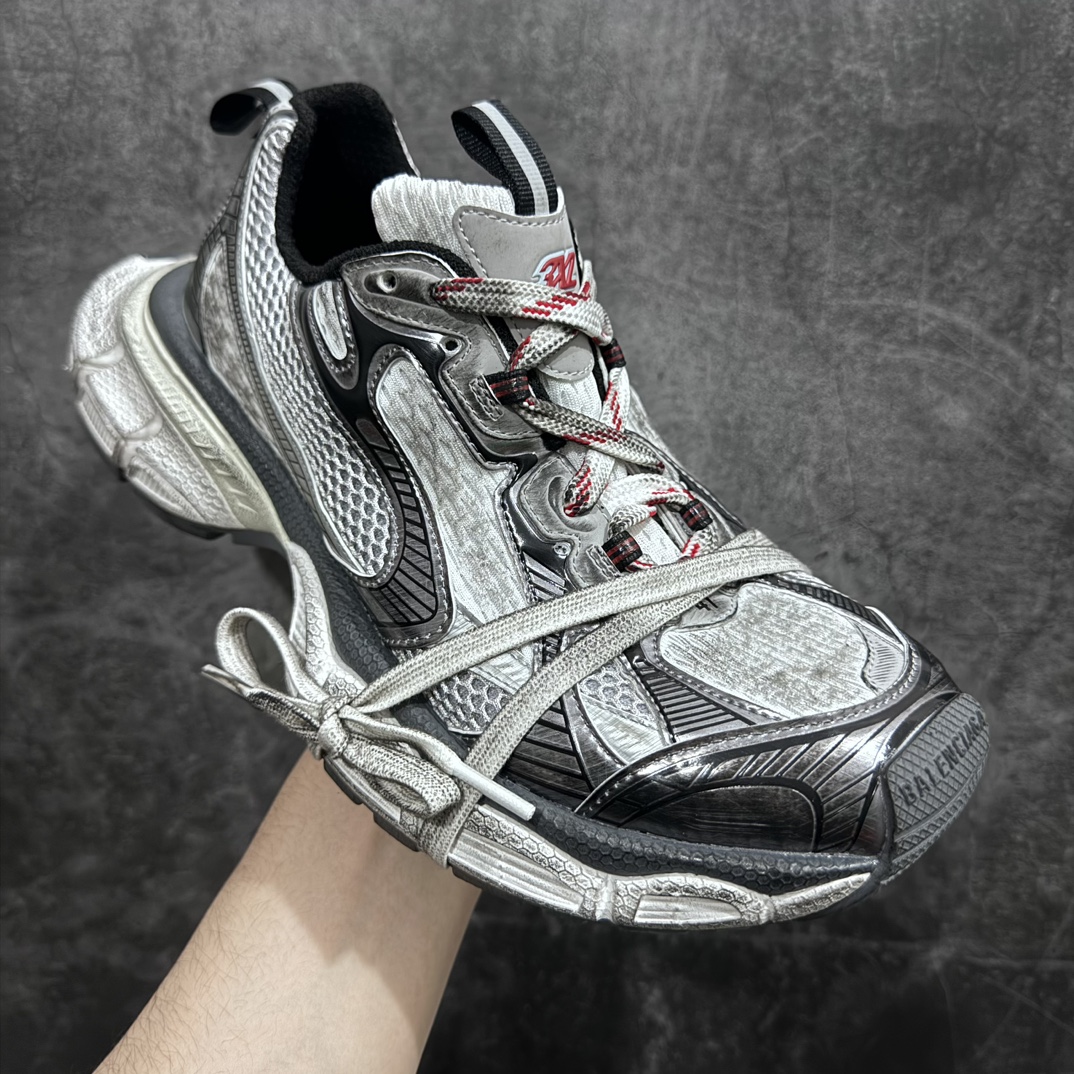 图片[3]-【X版纯原】BALENCIAGA 3XL Sneakers 巴黎世家十代网布系带低帮走秀复古老爹鞋n全新版本 全新顶端品质 全套原纸板楦头开发 最原汁原味的灵魂版型全鞋荧光划线卡点 胶水把控整洁度追求极致完美 每一双都是工艺品 多重QC质检 超越公司货的品控标准 实实在在的免检产品 原盒原配 正确字体电绣 粗细、位置、大小正确 侧边TPU 透气孔匹配意产原版 正确分离大底 TPU软底 原版一致大底LOGO 立体感十足 原厂皮料水洗做旧 采购原厂网纱 不含皮革 网布材料和聚氨酯 磨损效果 鞋头边缘和后帮 Balenciaga 徽标 鞋面和后跟凸印尺码 鞋舌 3XL 橡胶品牌标识和反光细节 鞋帮拉袢和鞋舌拉祥 配反光细节 备用鞋带在鞋履前侧 可在穿着前取下 便于不同造型搭配 正常尺码 尺码：35 36 37 38 39 40 41 42 43 44 45 46 编码：X10460490-莆田鞋批发中心