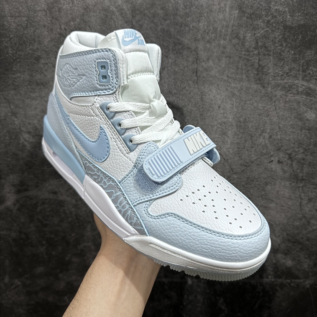 图片[3]-【纯原N版】Air Jordan Legacy AJ312白浅蓝 FV8118-141n鞋身采用了皮革材质打造 横跨鞋面的魔术贴十分吸睛 侧面的Swoosh Logo的一部分被鞋面遮挡了一部分 颇具玩味 魔术贴上标有NK标识 而鞋舌上是Jordan的经典飞翼Logo 后跟和鞋底均采用了Air Jordan 3 的设计 后跟上同样也使用了经典的爆裂纹图案  尺码：36 36.5 37.5 38 38.5 39 40 40.5 41 42 42.5 43 44 44.5 45 46 47.5-莆田鞋批发中心