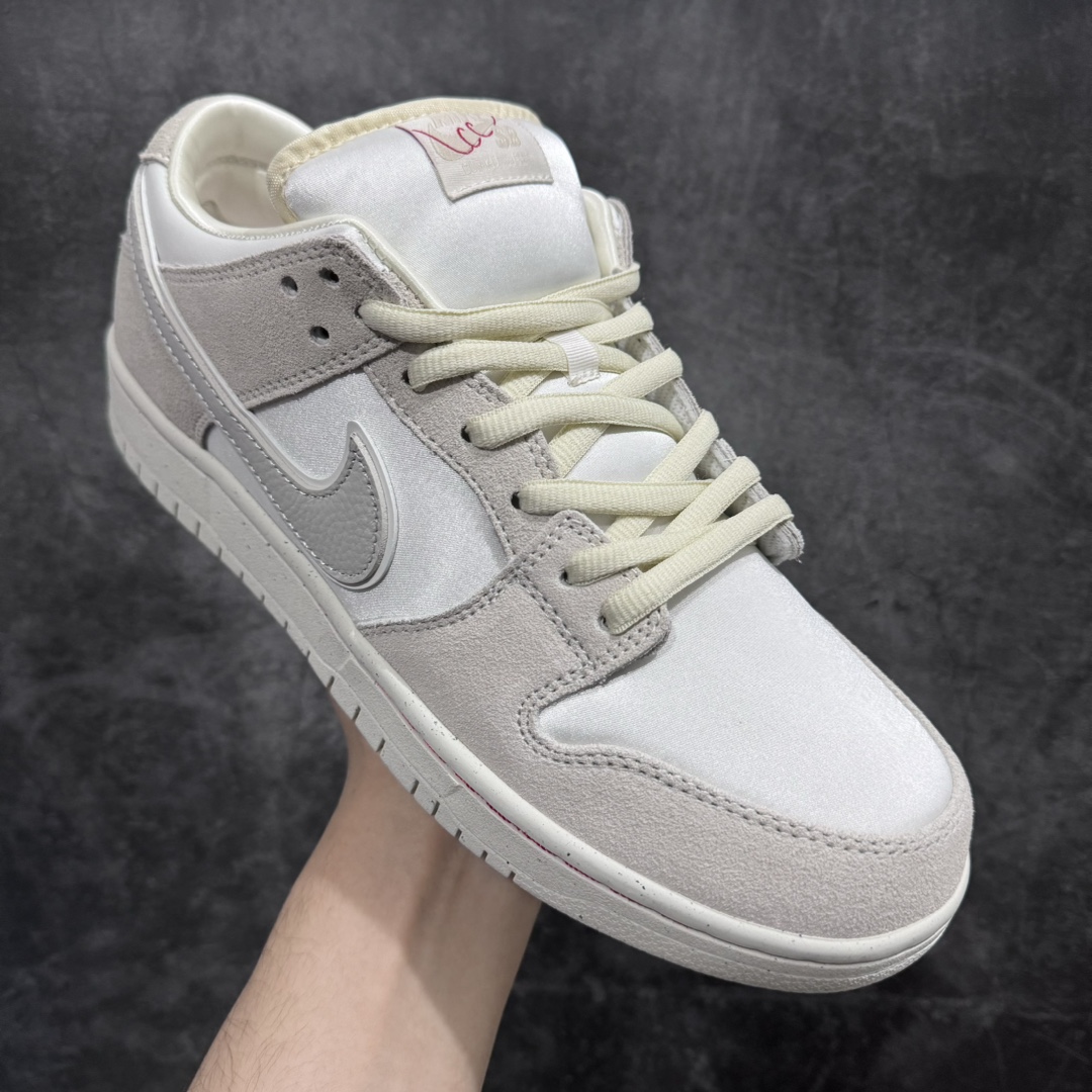 图片[3]-【纯原Top版本】NK SB Dunk Low “City of Love”n情人节 米白丝绸 FZ5654-100纯原生产线出品n原厂织唛标 一致匹配原版n全市场唯一正确鞋带绑法n原楦原纸板开发 匹配原版98%以上n后跟垫棉独家呈现 后跟反口里弧度正确n全新后跟电绣 电绣针数与正品一致n原厂皮料 质感无敌！ 货号：FZ5654-100 Size：36/47.5-莆田鞋批发中心