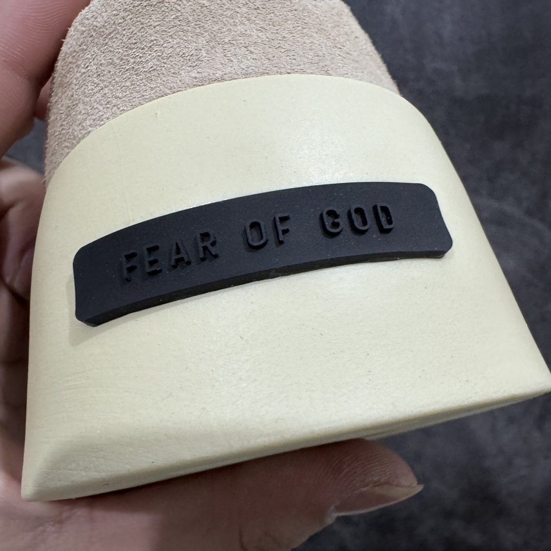 图片[3]-【外贸版】Fear OF God Fog x Ad Athletics 86 Lo IE6213 重磅联名时尚休闲板鞋n外贸出品 最大47码 配PVC镜面防尘袋n鞋身依旧是走Fear of God一贯的简约设计路线，加粗鞋带以及抽绳细节，都体现出极强的辨识度。n#最为吸睛的还是鞋身侧边的三线LOGO框架，凸显出AD联名身份。n#一体式高帮袜套设计，相信很多小伙伴还是会顾虑穿脱方面的便利性。n#综合这些年对于AD袜套鞋的穿着感受，还是自信AD在这方面的实力，能够做到紧致包裹的同时保证穿脱的流畅感。 尺码：36 36.5 37 38 38.5 39 40 40.5 41 42 42.5 43 44 45 46 47-莆田鞋批发中心