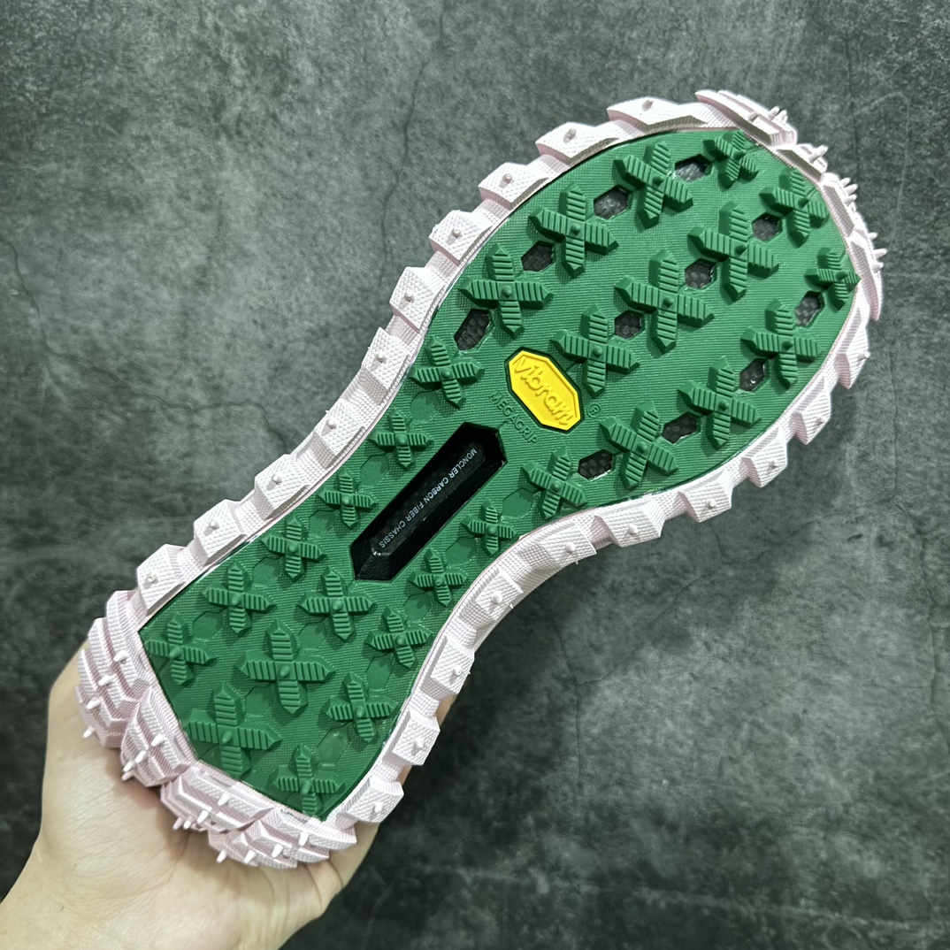 图片[9]-【OK版本】Moncler盟可睐 蒙可莱蒙口 Trailgrip CTX 减震抗撕裂户外运动鞋 粉绿 Moncler能够将高端设计元素与全面实用性无缝融合，推出这款采用超级耐用的部件制成，适用于恶劣的环境全能越野鞋。采用防撕裂网眼鞋面，GORE-TEX防水涂层，Tech Tough橡胶加固和Vibram MERAGRIP防滑花纹鞋底。提供无与伦比的舒适和稳定性。实现最轻量化的越野性能 #原鞋打造 支持任何比对 #Cordura 防撕裂尼龙 #Goretex防水材质 #3M反光带 #Tech Tough橡胶加固 #Vibram MEGAGRIP防滑花纹大地 #RB MD 碳板 TPu 五层分离大底组合 SIZE 36/46-选品中心