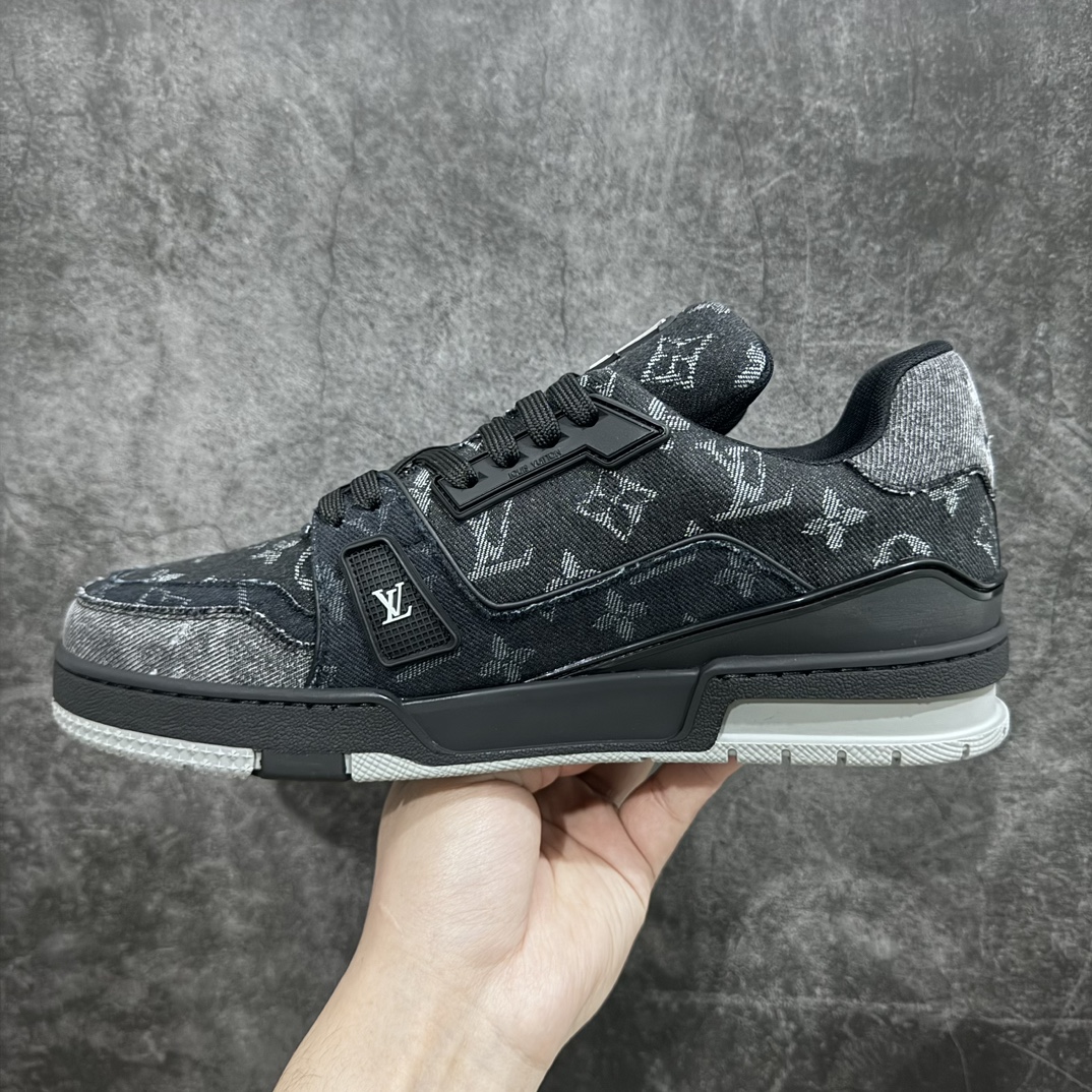 图片[2]-【广东纯原版本】LV路易威登Louis Vuitton Trainer Sneaker Low休闲运动文化百搭篮球板鞋广东原厂代购芯片版本原版一致礼品鞋盒及全套代购包装说明书防尘布袋物件正确原装进口鞋面材质n原装一致TPR光泽组合鞋底 耐弯滴塑支持片n全新原版一致鞋垫超软脚感材质 细节完美呈现完美楦型 正确卡色 细节与原版一致 请注意区分市面通货版本Size ：39 40 41 42 43 44 45-莆田鞋批发中心