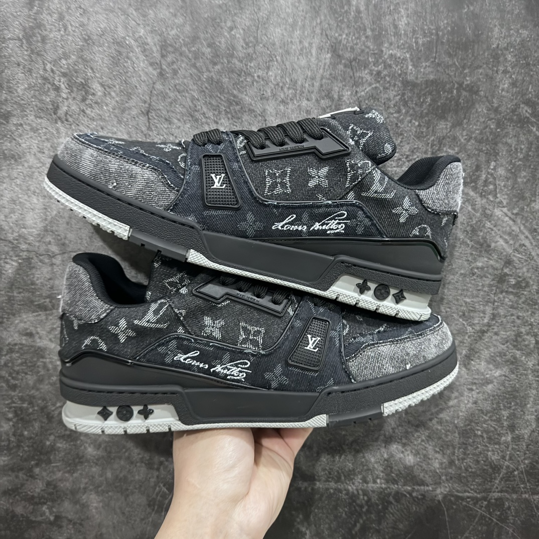 图片[9]-【广东纯原版本】LV路易威登Louis Vuitton Trainer Sneaker Low休闲运动文化百搭篮球板鞋广东原厂代购芯片版本原版一致礼品鞋盒及全套代购包装说明书防尘布袋物件正确原装进口鞋面材质n原装一致TPR光泽组合鞋底 耐弯滴塑支持片n全新原版一致鞋垫超软脚感材质 细节完美呈现完美楦型 正确卡色 细节与原版一致 请注意区分市面通货版本Size ：39 40 41 42 43 44 45-莆田鞋批发中心