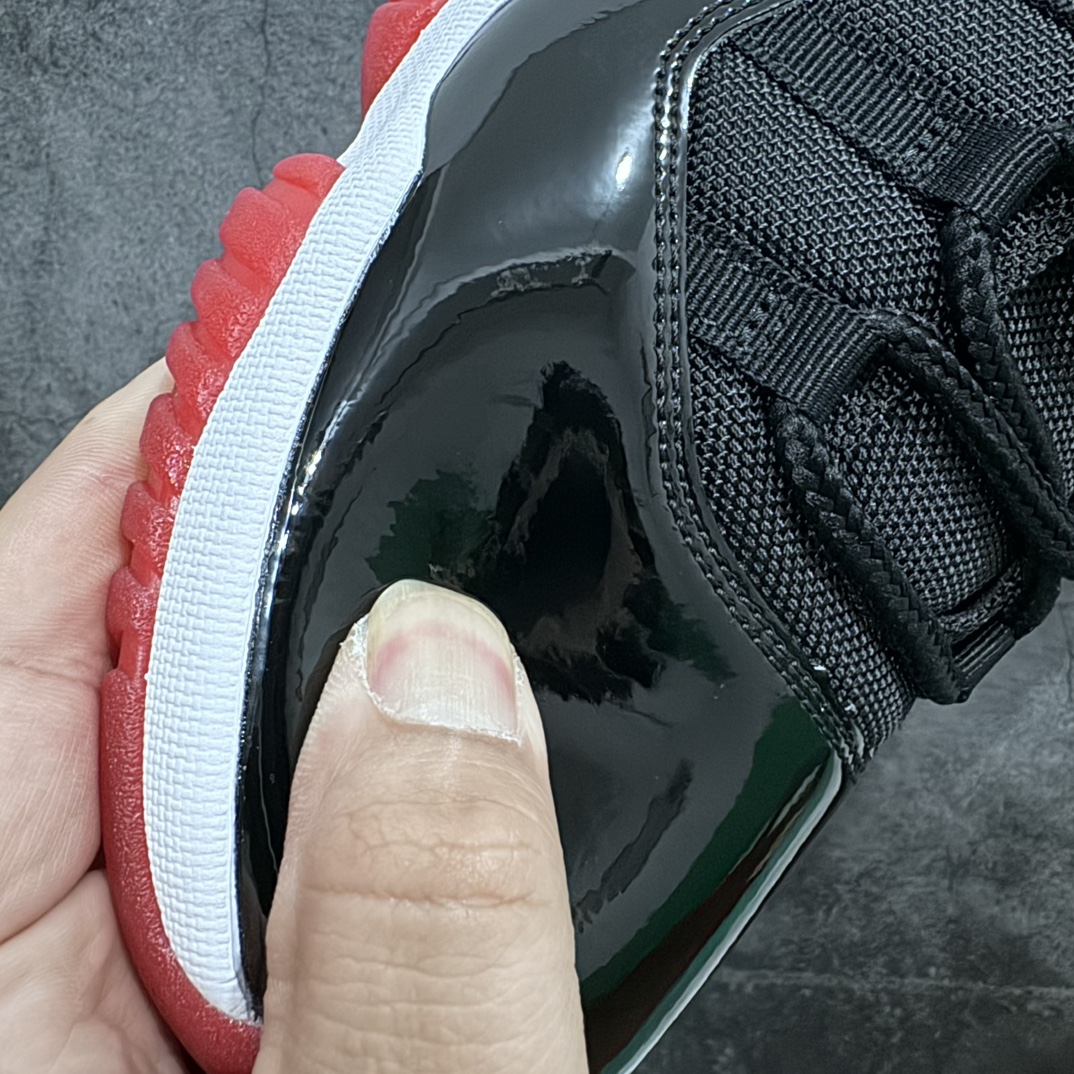 图片[4]-【全新OG升级版】Air Jordan 11 AJ11黑红高帮季后赛 378037-061n原楦原档案数据开模打造原厂中底拉帮钢印 原厂漆皮 防冻不开裂头层皮料 原装鞋撑 水晶大底正确色度色泽原楦原数据刺绣 原厂车缝走线及对位 毫厘不差飞人logo采用原数据电脑刺绣 原装正品碳纤维真实碳板 增强抗扭 原内标 原盒标 正确官方原盒 原厂防氧化水晶外底 原厂配套厂全掌solo气垫 Size：40-47.5nn-莆田鞋批发中心