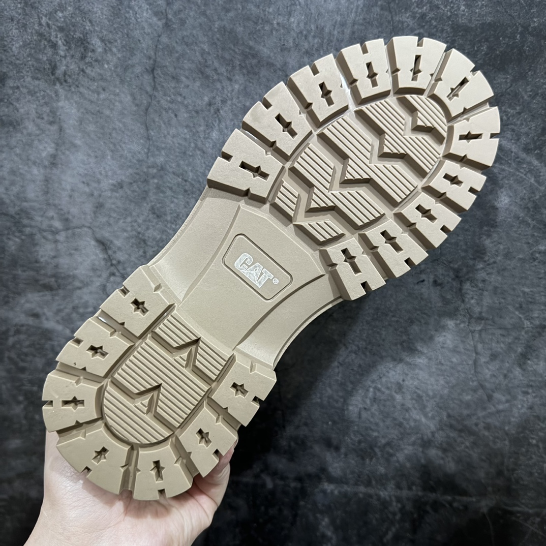 图片[9]-【广东纯原版本】CAT卡特户外高帮休闲马丁靴系列 广东大厂品质 原盒原包装 23ss新款 时尚潮流搭配 面料采用意大利🇮🇹顶级磨砂细纹牛皮搭配帆布拼接款式设计风格 彰显时尚潮流气息 搭配防臭防腐真皮乳胶鞋垫 给您完美的穿着体验 质量考究耐穿 型男必备 专治不帅 高品质脚感一流！全套官网统一包装 今年冬季防寒户外专用 日常随意搭配 尺码：38 39 40 41 42 43 44（皮鞋码）-选品中心