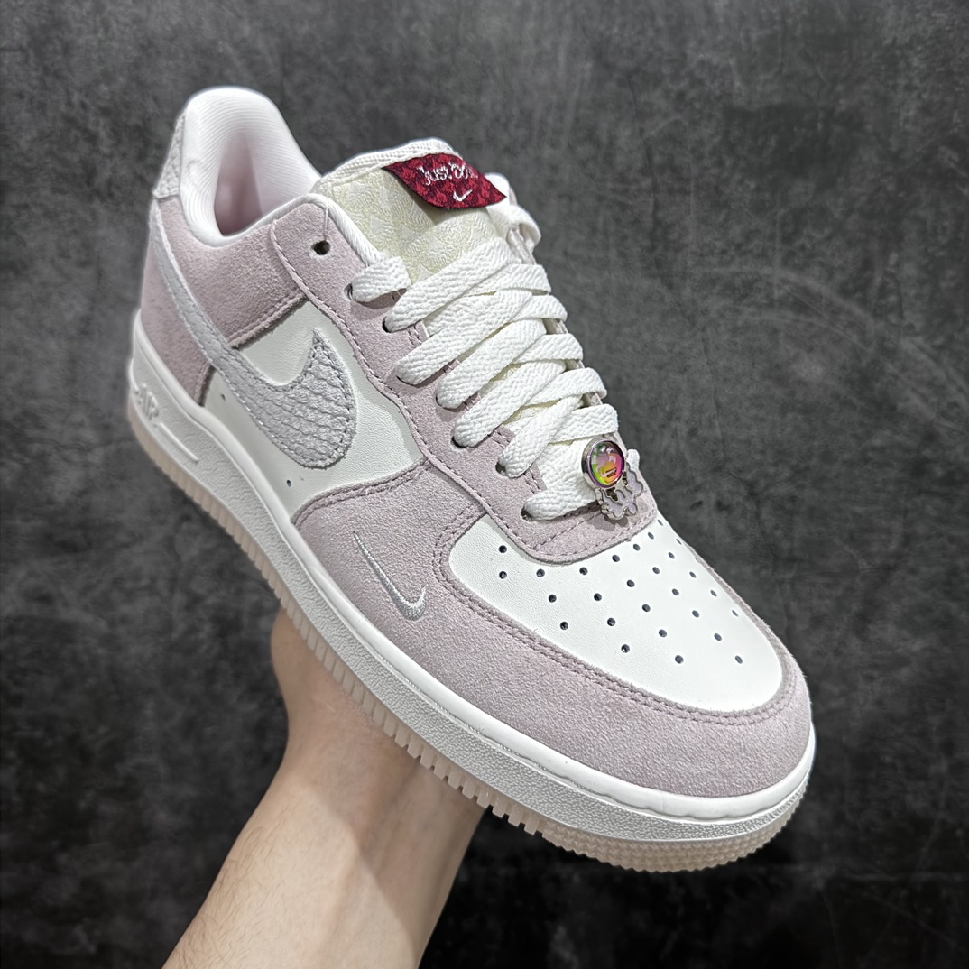 图片[3]-【公司级】Air Force 1 \’07 Low 米白粉 龙年定制n原楦头原纸板 打造纯正空军版型 专注外贸渠道 全掌内置蜂窝气垫原盒配件 原厂中底钢印、拉帮完美 官方同步上架 货号：FZ5066-111 Size：36 36.5 37.5 38 38.5 39 40 40.5 41 42 42.5 43 44 44.5 45-莆田鞋批发中心