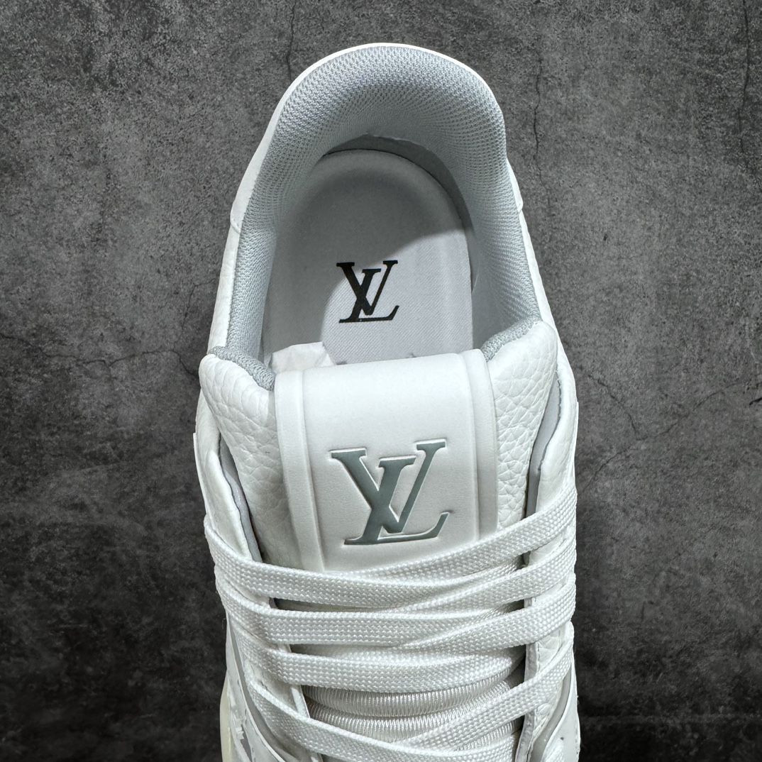 图片[8]-【良心价顶级版】 LV Trainer白水泥 价格很便宜 广东顶级版 市售数一数二的好货 放眼安福市场同价格绝对找不到比他更好的货⚠️ 下面纯手机实拍 所见即所得 正确牛仔布料无色差 图案对版对位 白色软质荔枝皮 老花压印到位 细节 版型全都没毛病 正确鞋垫 高价零售 杀猪这个版本绝对没毛病 品质无需过多文案赘述！ 尺码：36-45-选品中心