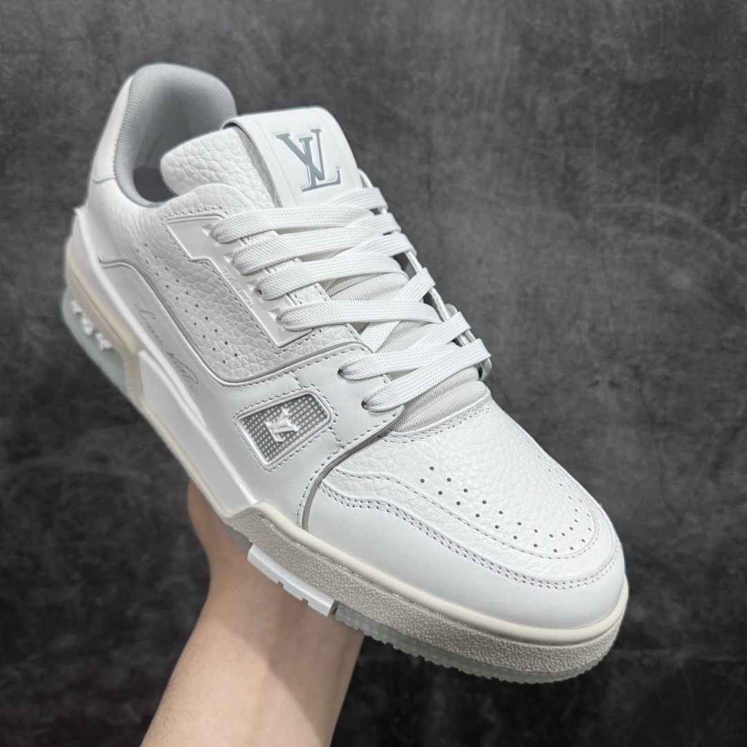 图片[3]-【良心价顶级版】 LV Trainer白水泥 价格很便宜 广东顶级版 市售数一数二的好货 放眼安福市场同价格绝对找不到比他更好的货⚠️ 下面纯手机实拍 所见即所得 正确牛仔布料无色差 图案对版对位 白色软质荔枝皮 老花压印到位 细节 版型全都没毛病 正确鞋垫 高价零售 杀猪这个版本绝对没毛病 品质无需过多文案赘述！ 尺码：36-45-选品中心