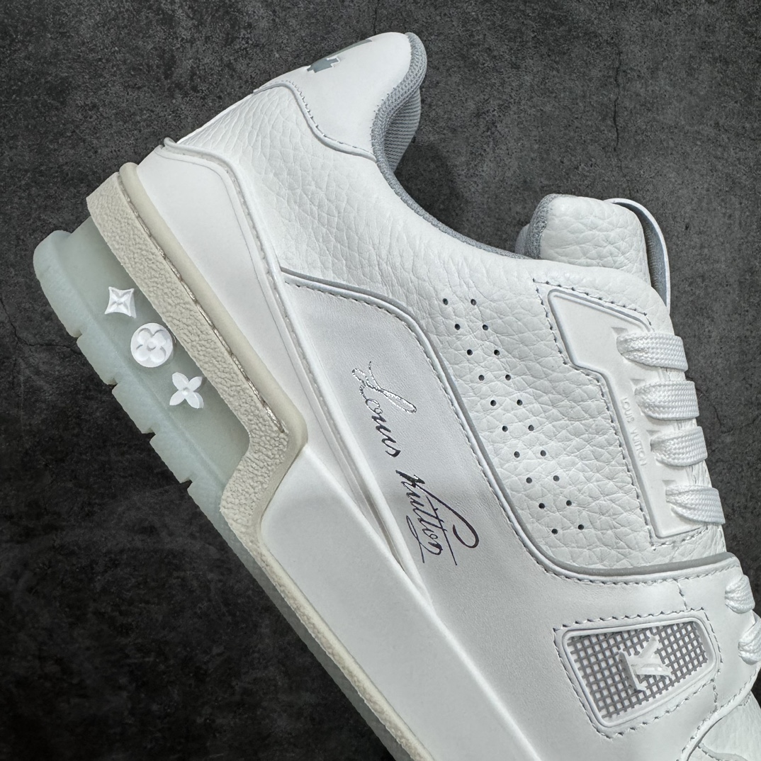 图片[7]-【良心价顶级版】 LV Trainer白水泥 价格很便宜 广东顶级版 市售数一数二的好货 放眼安福市场同价格绝对找不到比他更好的货⚠️ 下面纯手机实拍 所见即所得 正确牛仔布料无色差 图案对版对位 白色软质荔枝皮 老花压印到位 细节 版型全都没毛病 正确鞋垫 高价零售 杀猪这个版本绝对没毛病 品质无需过多文案赘述！ 尺码：36-45-选品中心