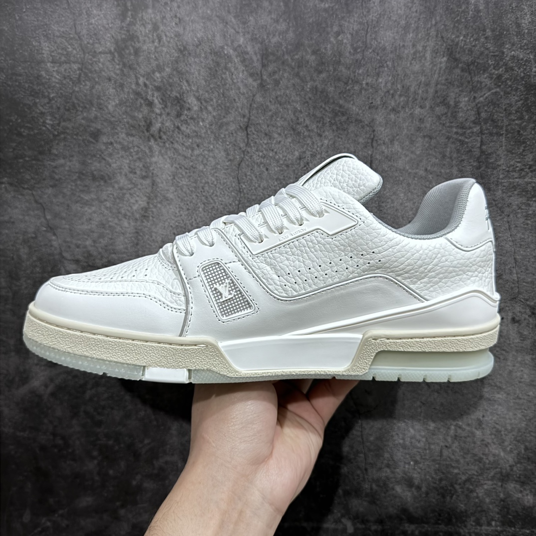 图片[2]-【良心价顶级版】 LV Trainer白水泥 价格很便宜 广东顶级版 市售数一数二的好货 放眼安福市场同价格绝对找不到比他更好的货⚠️ 下面纯手机实拍 所见即所得 正确牛仔布料无色差 图案对版对位 白色软质荔枝皮 老花压印到位 细节 版型全都没毛病 正确鞋垫 高价零售 杀猪这个版本绝对没毛病 品质无需过多文案赘述！ 尺码：36-45-选品中心