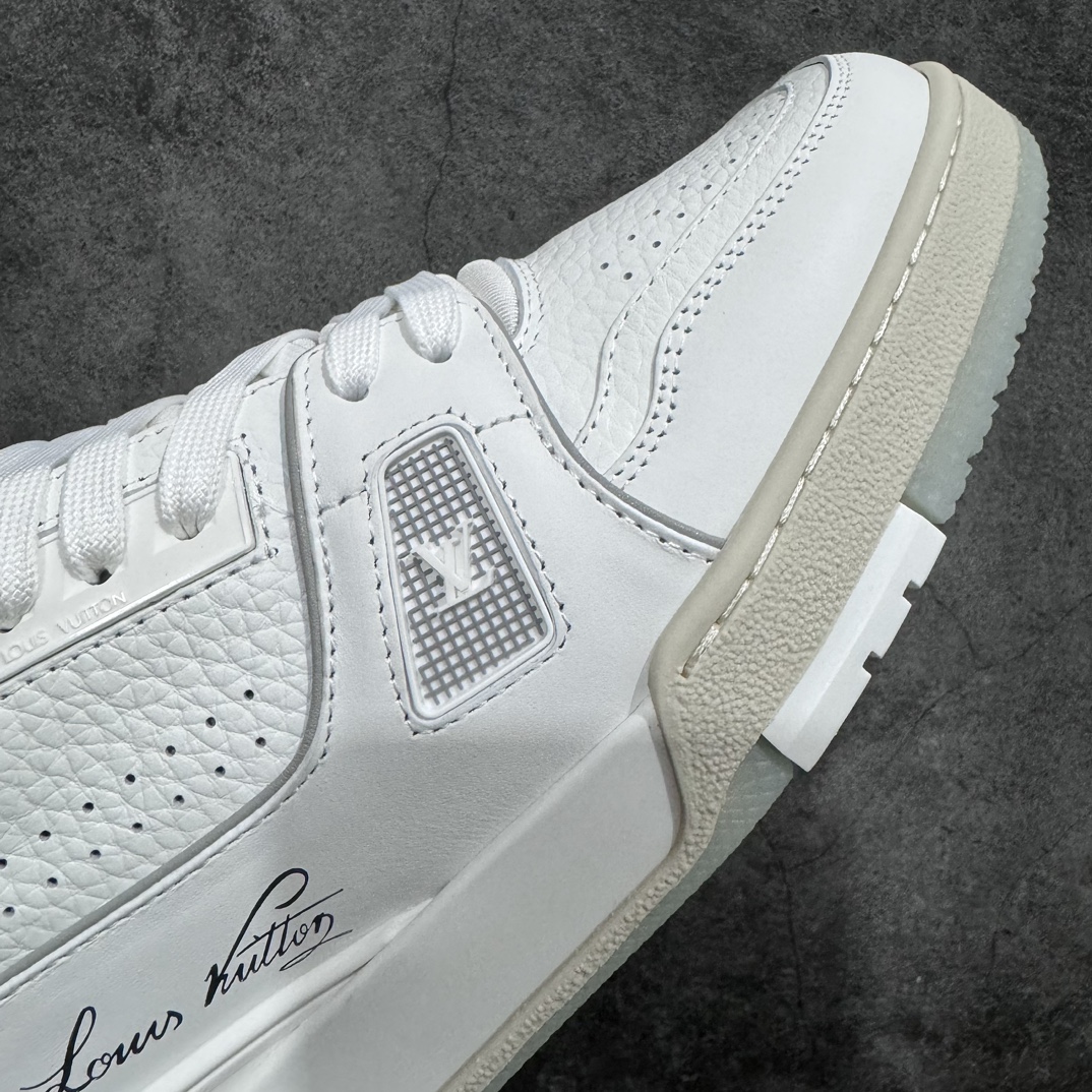 图片[6]-【良心价顶级版】 LV Trainer白水泥 价格很便宜 广东顶级版 市售数一数二的好货 放眼安福市场同价格绝对找不到比他更好的货⚠️ 下面纯手机实拍 所见即所得 正确牛仔布料无色差 图案对版对位 白色软质荔枝皮 老花压印到位 细节 版型全都没毛病 正确鞋垫 高价零售 杀猪这个版本绝对没毛病 品质无需过多文案赘述！ 尺码：36-45-选品中心