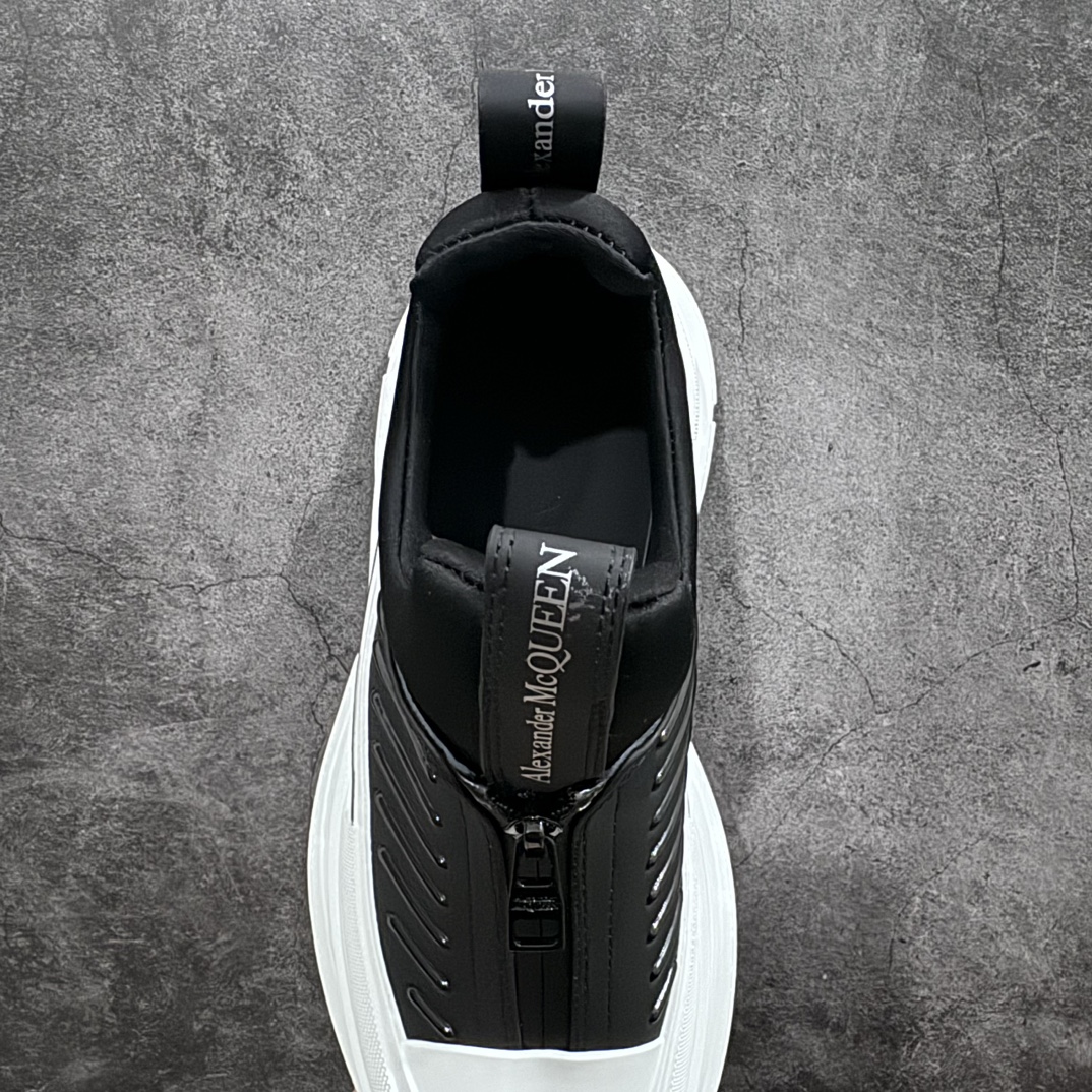图片[8]-【广东纯原版本】Alexiander Mcqueen Tread Slick前拉链短靴亚历山大麦昆 情侣款 2023秋冬新款 原版1：1开发 大底：TPU几层组合底 面料： 进口粒面牛皮 内里： 水染羊皮 垫脚： 牛皮垫脚 尺码： 35-45-选品中心