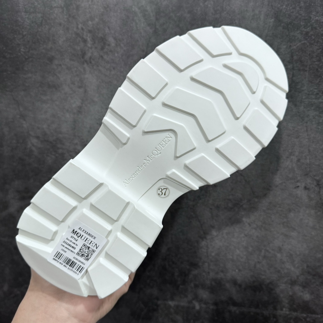 图片[9]-【广东纯原版本】Alexiander Mcqueen Tread Slick前拉链短靴亚历山大麦昆 情侣款 2023秋冬新款 原版1：1开发 大底：TPU几层组合底 面料： 进口粒面牛皮 内里： 水染羊皮 垫脚： 牛皮垫脚 尺码： 35-45-选品中心