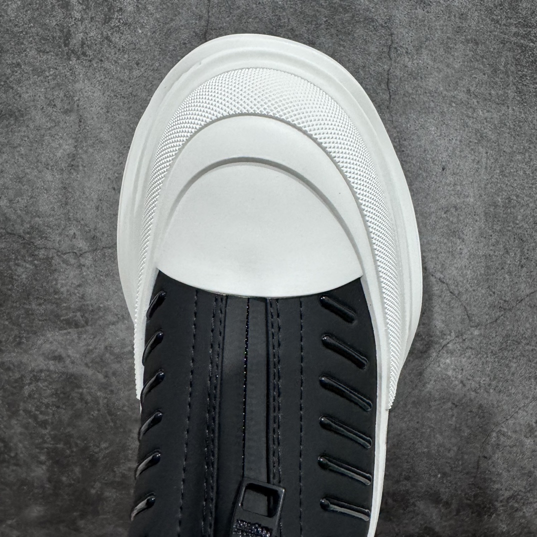 图片[5]-【广东纯原版本】Alexiander Mcqueen Tread Slick前拉链短靴亚历山大麦昆 情侣款 2023秋冬新款 原版1：1开发 大底：TPU几层组合底 面料： 进口粒面牛皮 内里： 水染羊皮 垫脚： 牛皮垫脚 尺码： 35-45-选品中心