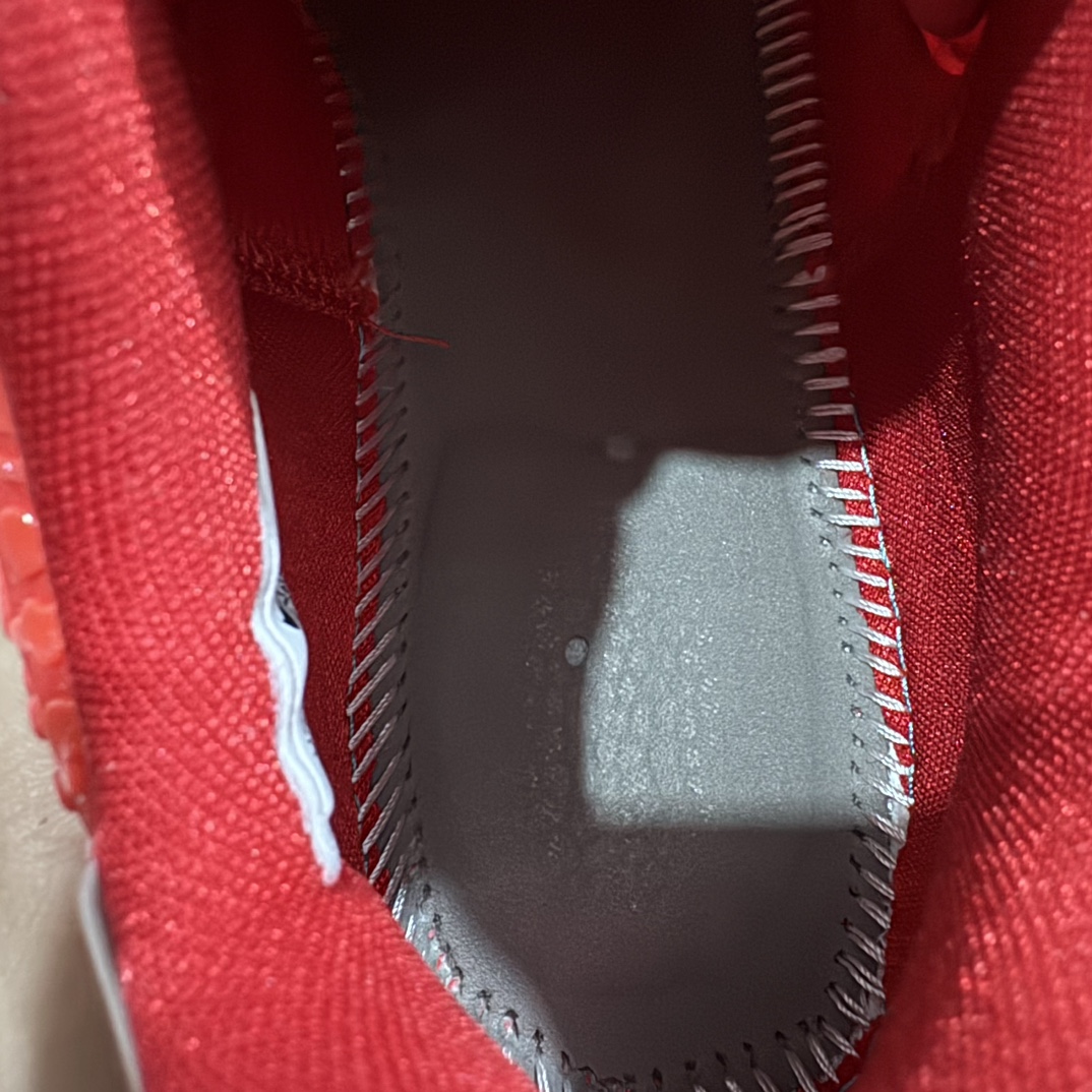 图片[8]-【灭世纯原海外版】 NK Zoom KOBE 6 Protro 红黑反转青蜂侠 FV4921-600 纯原海外版气垫品质吊打各路纯原 气压➕耐久双重保障 前掌ZOOM TURBO➕后掌马蹄Zoom 后掌澎湃脚感无出其右 全套冲刀改版 鞋型还原度95% 宽脚选手必入货品 鞋头2.5mm上翘空间 不挤脚 完美释放脚趾活动空间 正码正拍 脚型适配性 市场最强没有之一 鞋面工艺全新升级 100%对标正品 原厂聚氨酯蛇鳞 珠光密度同步正品 Swoosh喷漆工艺 还原度接近100% 全新后跟TPU模具 正确S型弧度 区分市场纯原（市场纯原采用公版模具 后跟TPU几乎无弧度）国产天花板橡胶配方 抓地力爆炸 海外口碑炸裂 鞋舌LOGO正确内嵌压印 原厂碳板 正确原盒 厚积薄发 王者归来 拒绝杀猪 拒绝套路 灭世纯原海外版科比系列 致力打造实战第一标杆 尺码：39-47.5 全新模具 正码正拍-选品中心