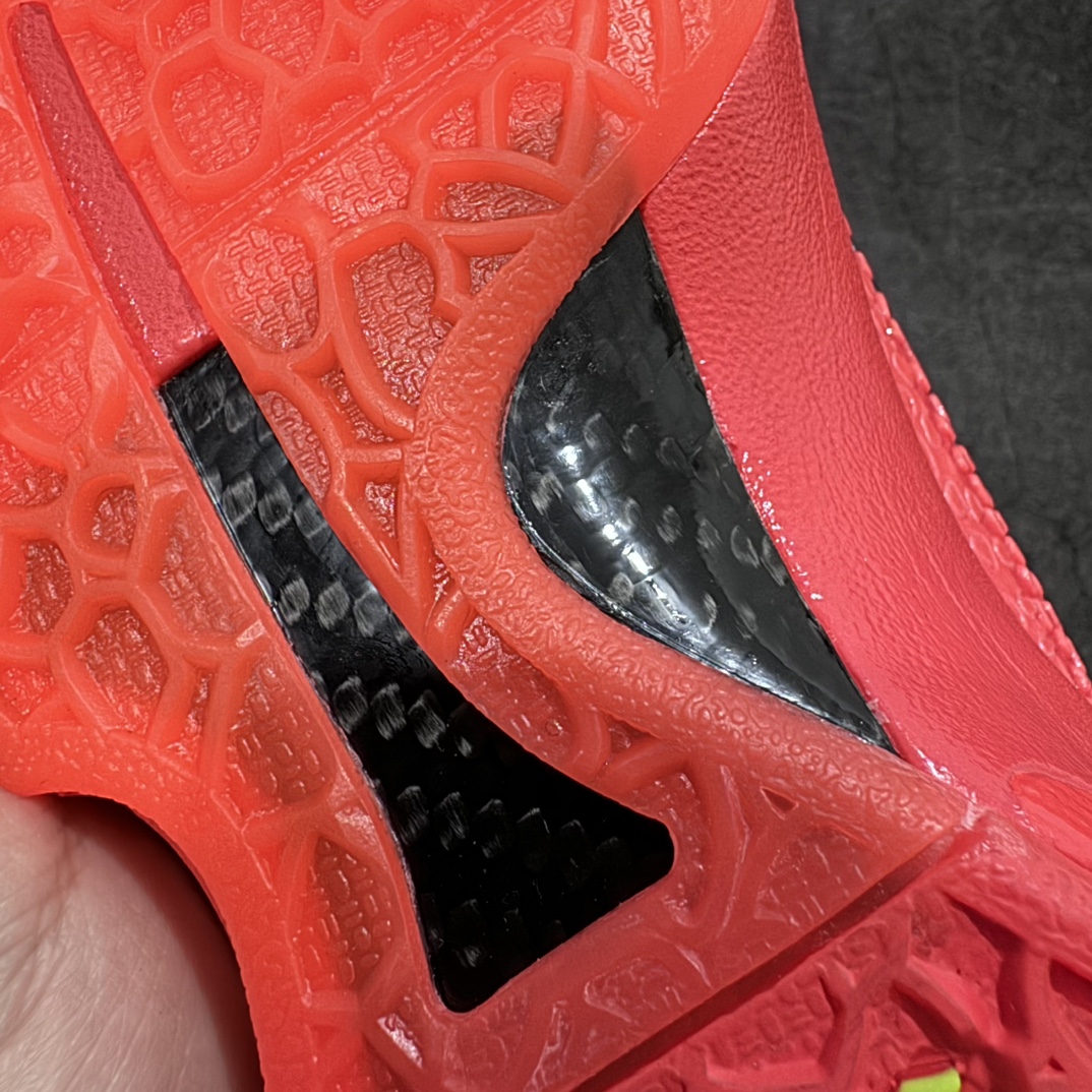 图片[7]-【灭世纯原海外版】 NK Zoom KOBE 6 Protro 红黑反转青蜂侠 FV4921-600 纯原海外版气垫品质吊打各路纯原 气压➕耐久双重保障 前掌ZOOM TURBO➕后掌马蹄Zoom 后掌澎湃脚感无出其右 全套冲刀改版 鞋型还原度95% 宽脚选手必入货品 鞋头2.5mm上翘空间 不挤脚 完美释放脚趾活动空间 正码正拍 脚型适配性 市场最强没有之一 鞋面工艺全新升级 100%对标正品 原厂聚氨酯蛇鳞 珠光密度同步正品 Swoosh喷漆工艺 还原度接近100% 全新后跟TPU模具 正确S型弧度 区分市场纯原（市场纯原采用公版模具 后跟TPU几乎无弧度）国产天花板橡胶配方 抓地力爆炸 海外口碑炸裂 鞋舌LOGO正确内嵌压印 原厂碳板 正确原盒 厚积薄发 王者归来 拒绝杀猪 拒绝套路 灭世纯原海外版科比系列 致力打造实战第一标杆 尺码：39-47.5 全新模具 正码正拍-选品中心