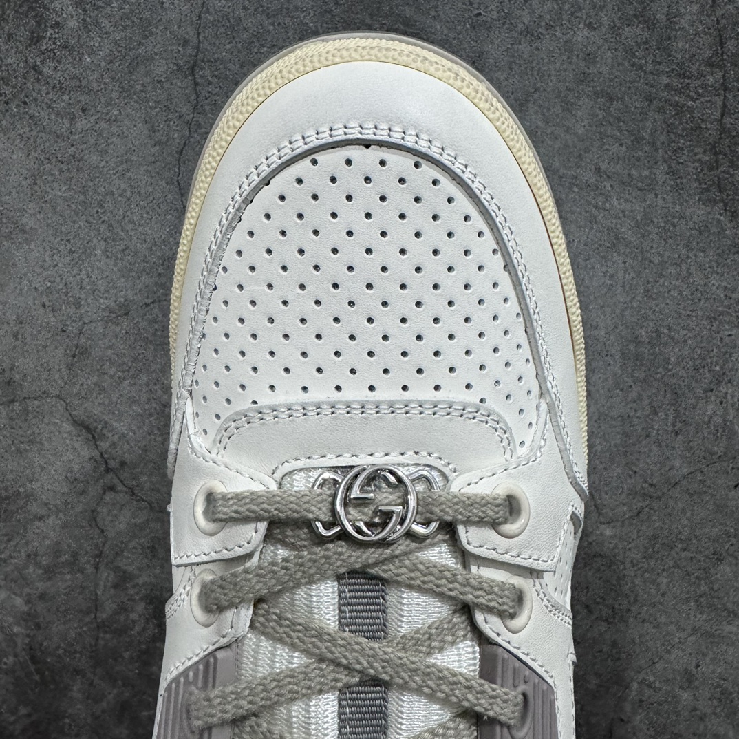 图片[5]-【广东纯原版本】古驰 低帮板鞋 米白灰暗紫绿色 冲孔做旧 2023冬季新品 将古典和现代相融合 高奢古驰Gucci Screener GG High-Top Sneaker 经典原型复古低帮百搭做旧老爹板鞋 原楦原纸版数据开发版型 升级全套专柜抹茶色配件及包装物 外盒标嵌入核心防伪芯片装置及鞋子支持NFC感应读取 采用进口意大利软质小牛皮鞋面材质 同源一致真丝绸防尘鞋套袋 全真小牛皮贴附鞋垫及PU缓震乳胶 原比值数据开发独立双层TPR组合鞋底 内里嵌入柔顺网织布物料 纯手工轻度做旧效果 原装进口饰金属双G椭圆形珐琅细节 货号：765340 AACV6 9160 尺码：35-45-选品中心